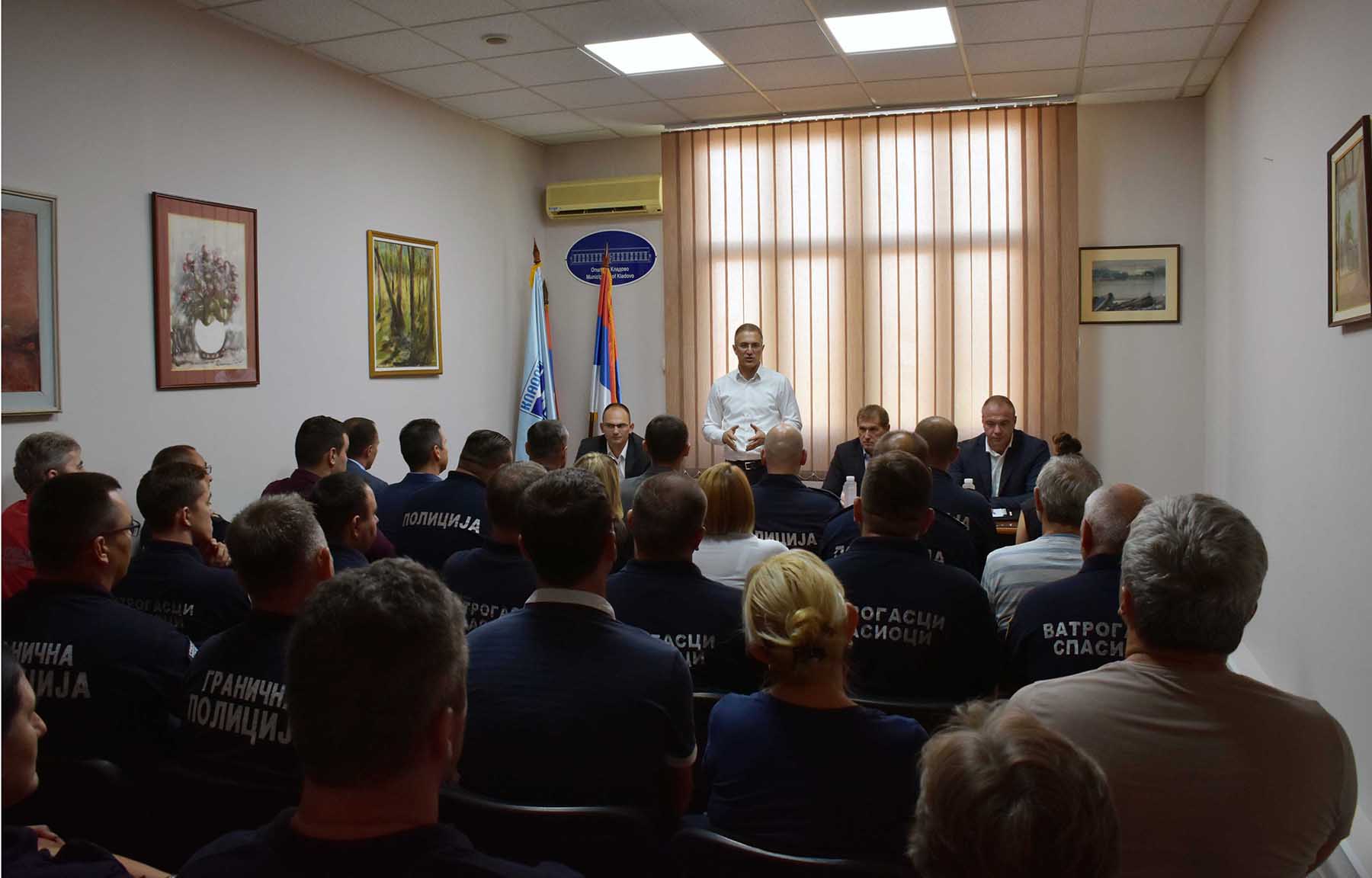Стефановић: Полицијска станица Кладово ће у наредном периоду подмладити кадар децом из Кладова и околине