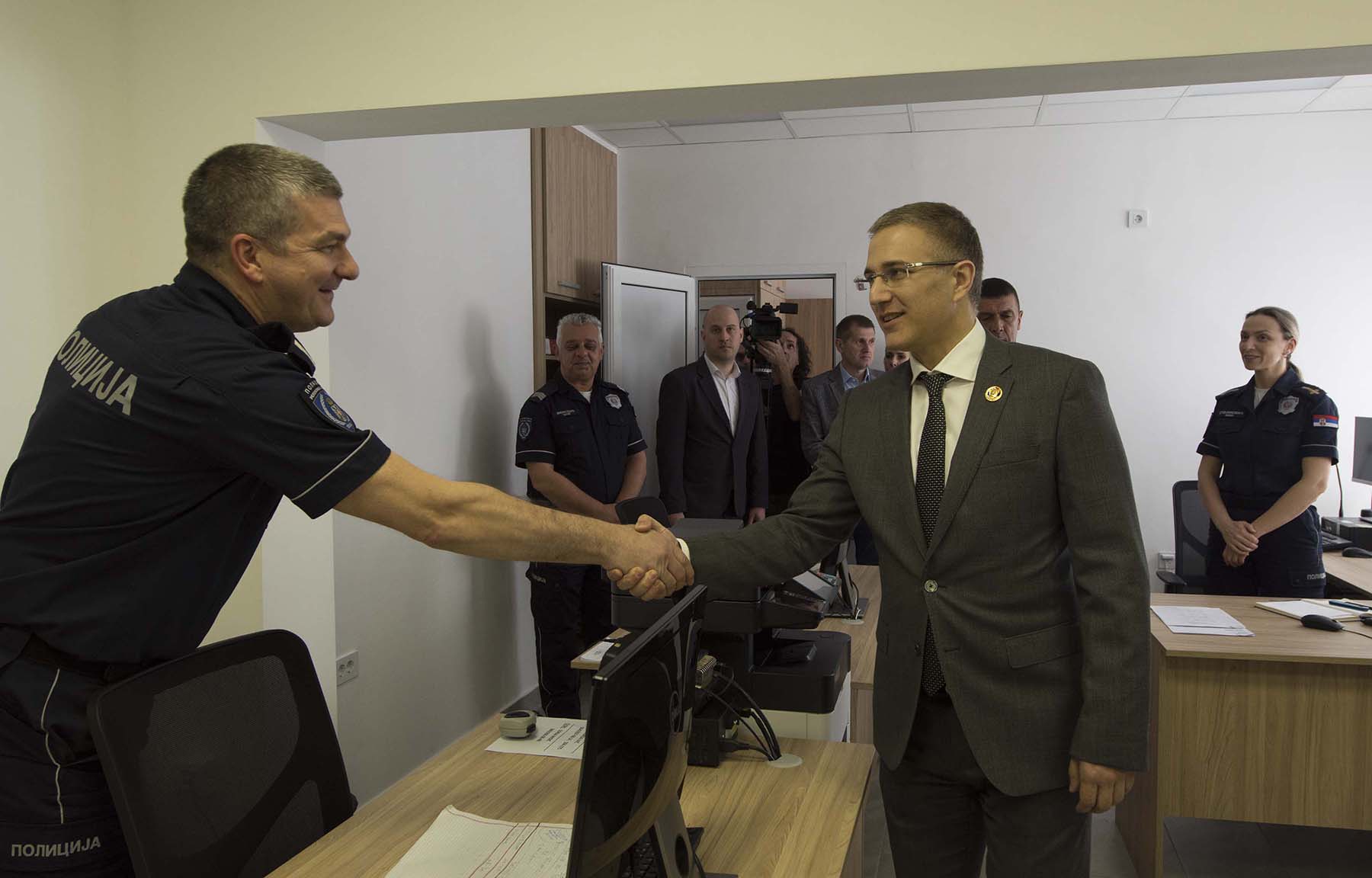Ministar Stefanović je obišao prostorije Dežurne službe u Nišu  