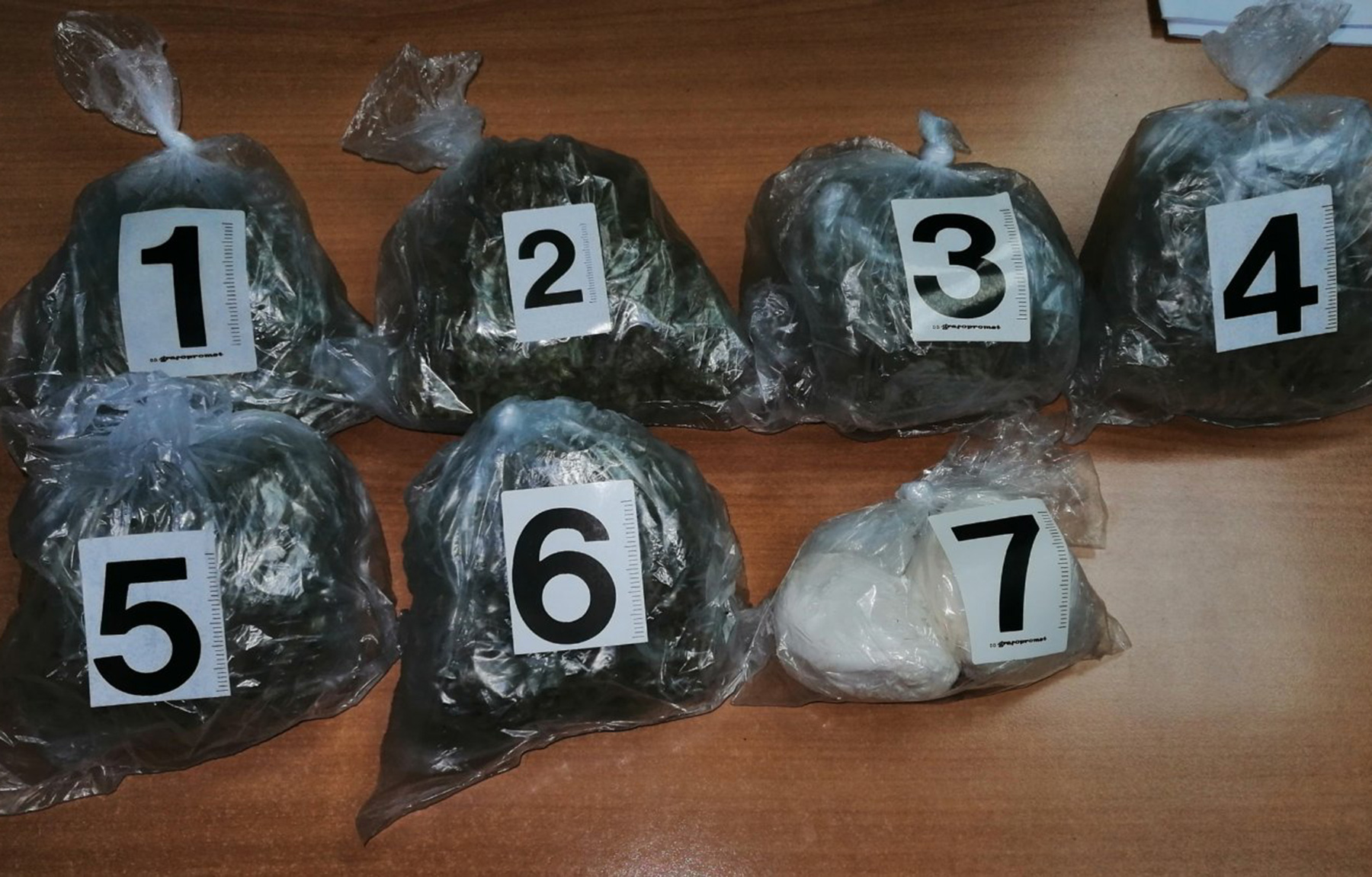 Полиција пронашла 318 грама марихуане и 206 грама амфетамина у аутомобилу осумњиченог