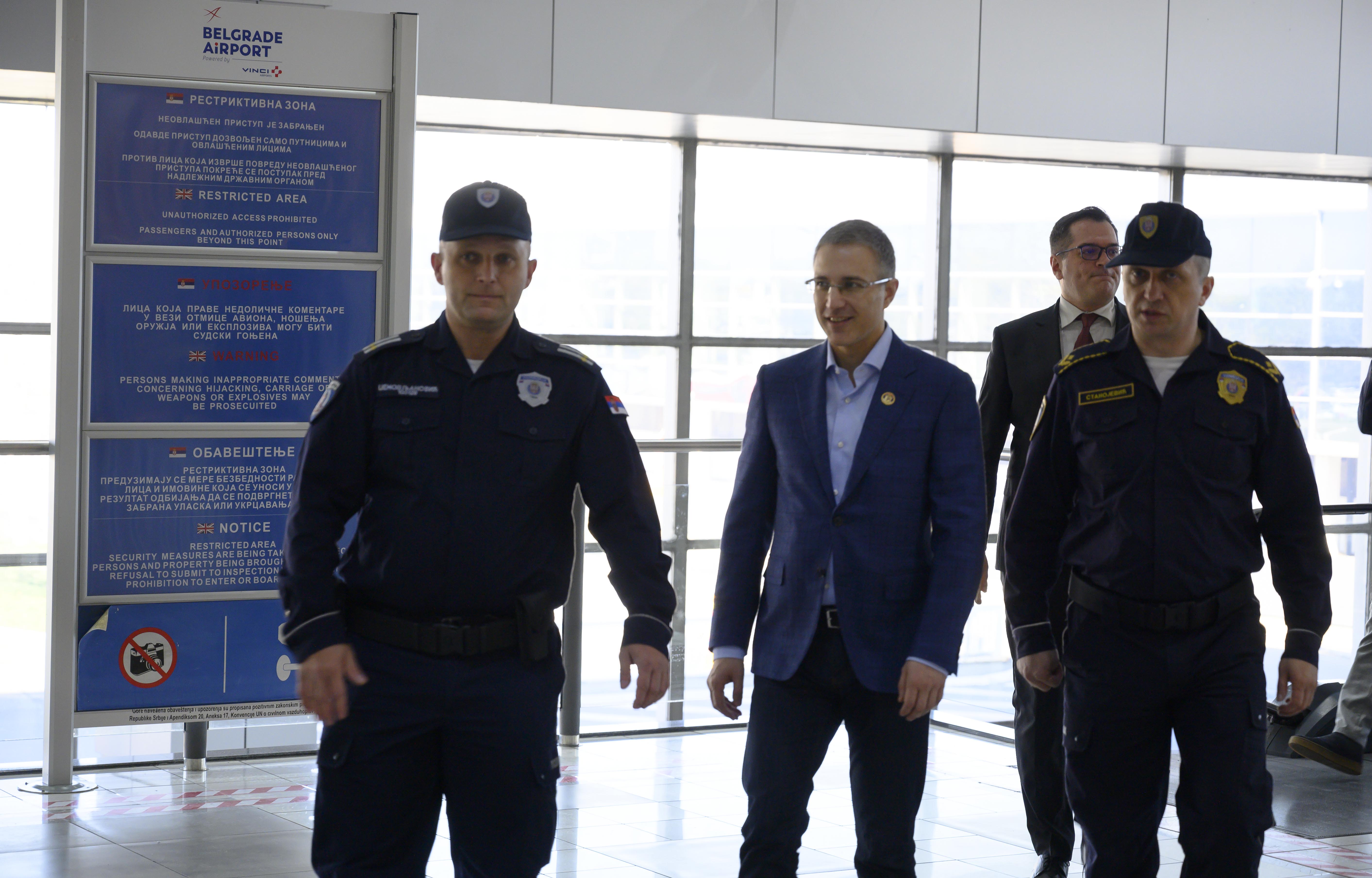 Стефановић: Полиција примењује све мере безбедности из своје надлежности у вези корона вируса