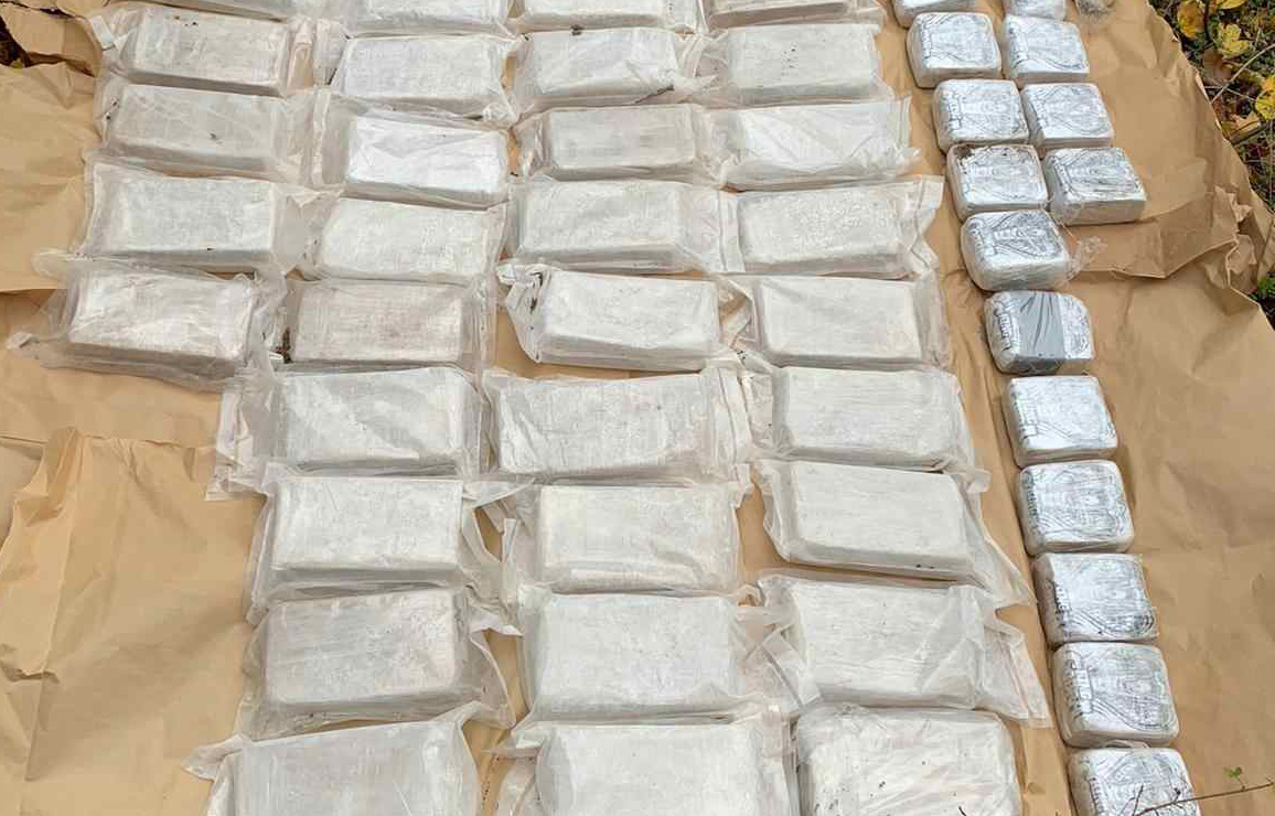Zaplenjeno 77 kilograma heroina i pola kilograma kokaina, uhapšene tri osobe