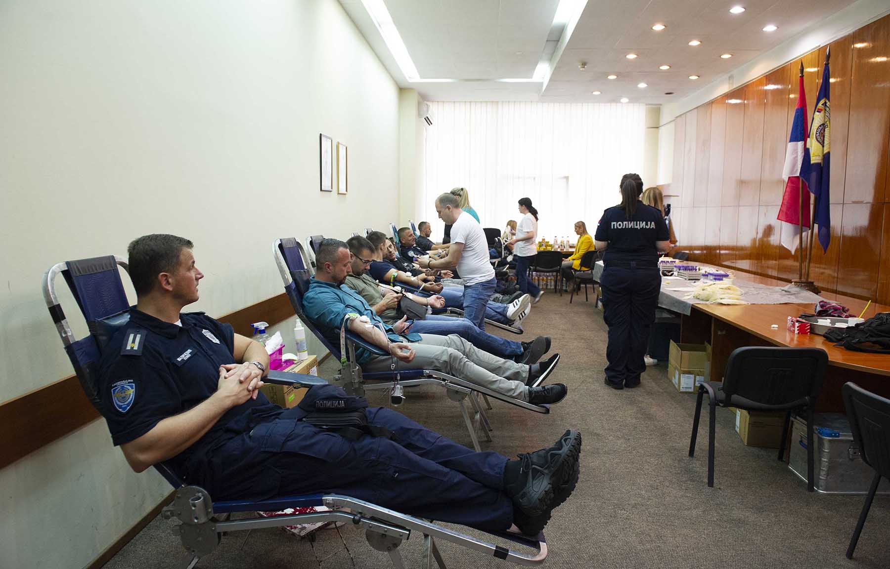 Velikim odzivom akciji dobrovolјnog davanja krvi pripadnici MUP-a još jednom pokazali da su veliki lјudi