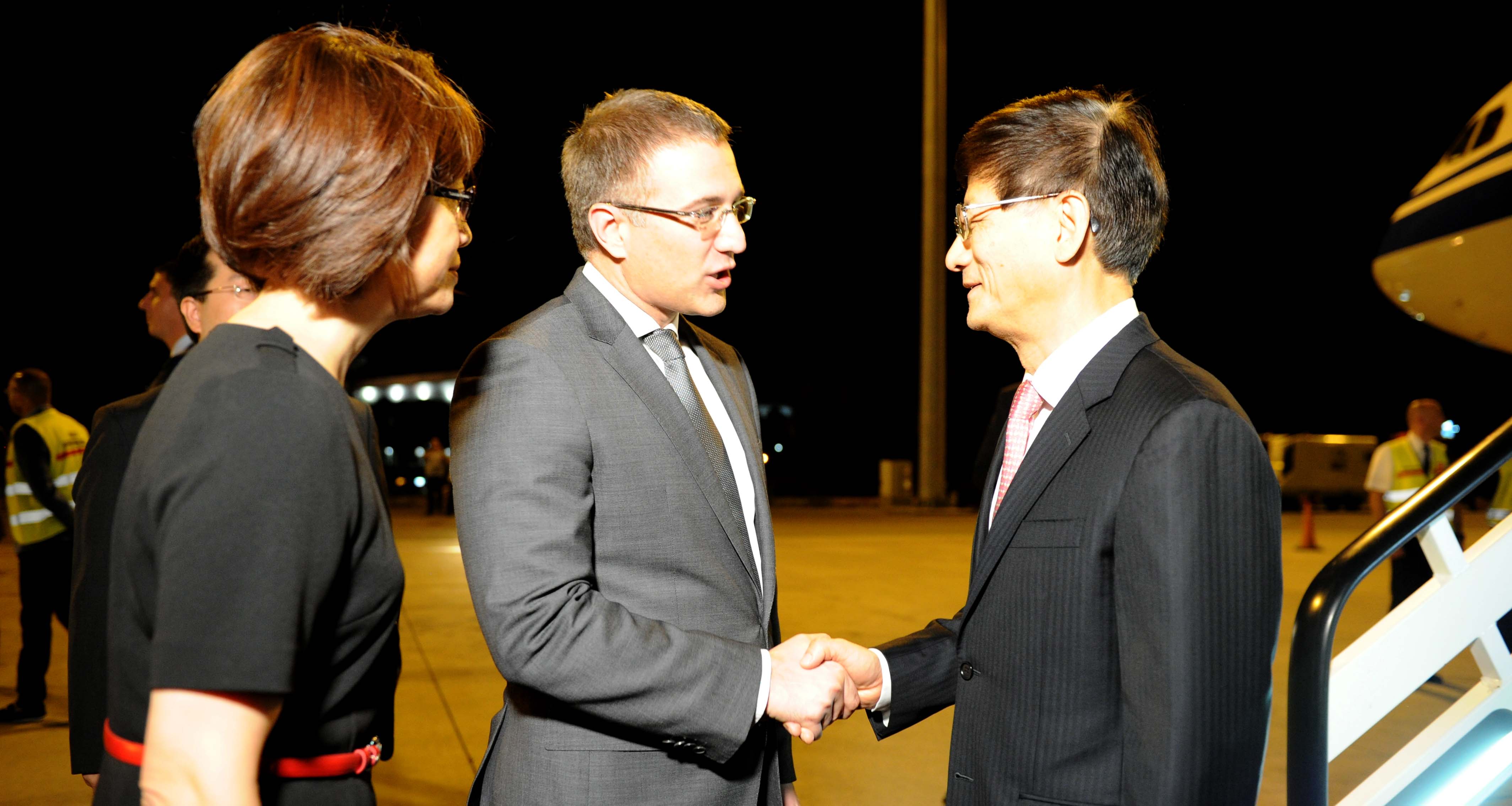 Ministar Stefanović na aerodromu dočekao specijalnog izaslanika predsednika NR Kine