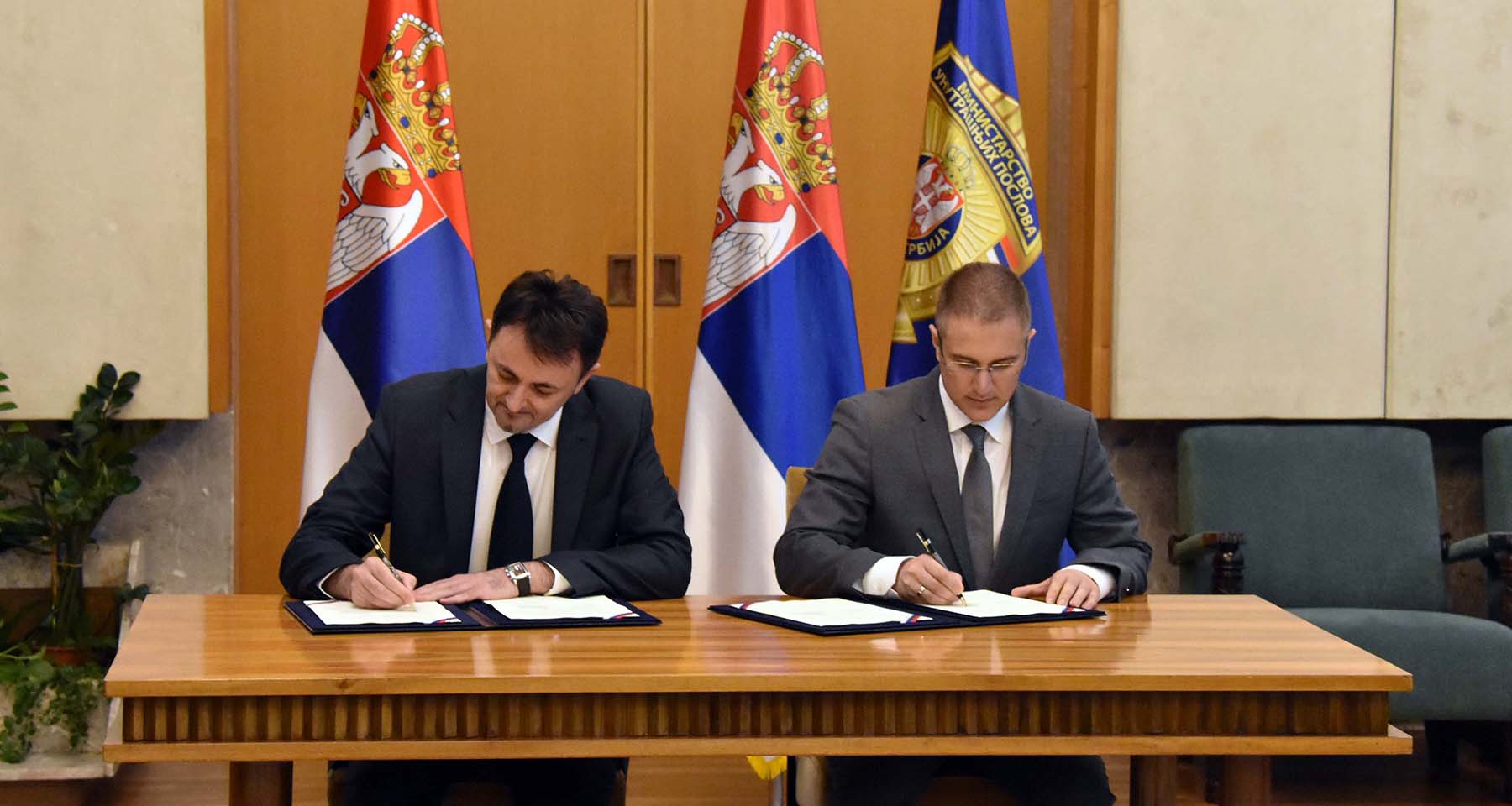 Stefanović i Ćulibrk potpisali Protokol o saradnji između Ministarstva unutrašnjih poslova i kompanije „Telekom Srbija“