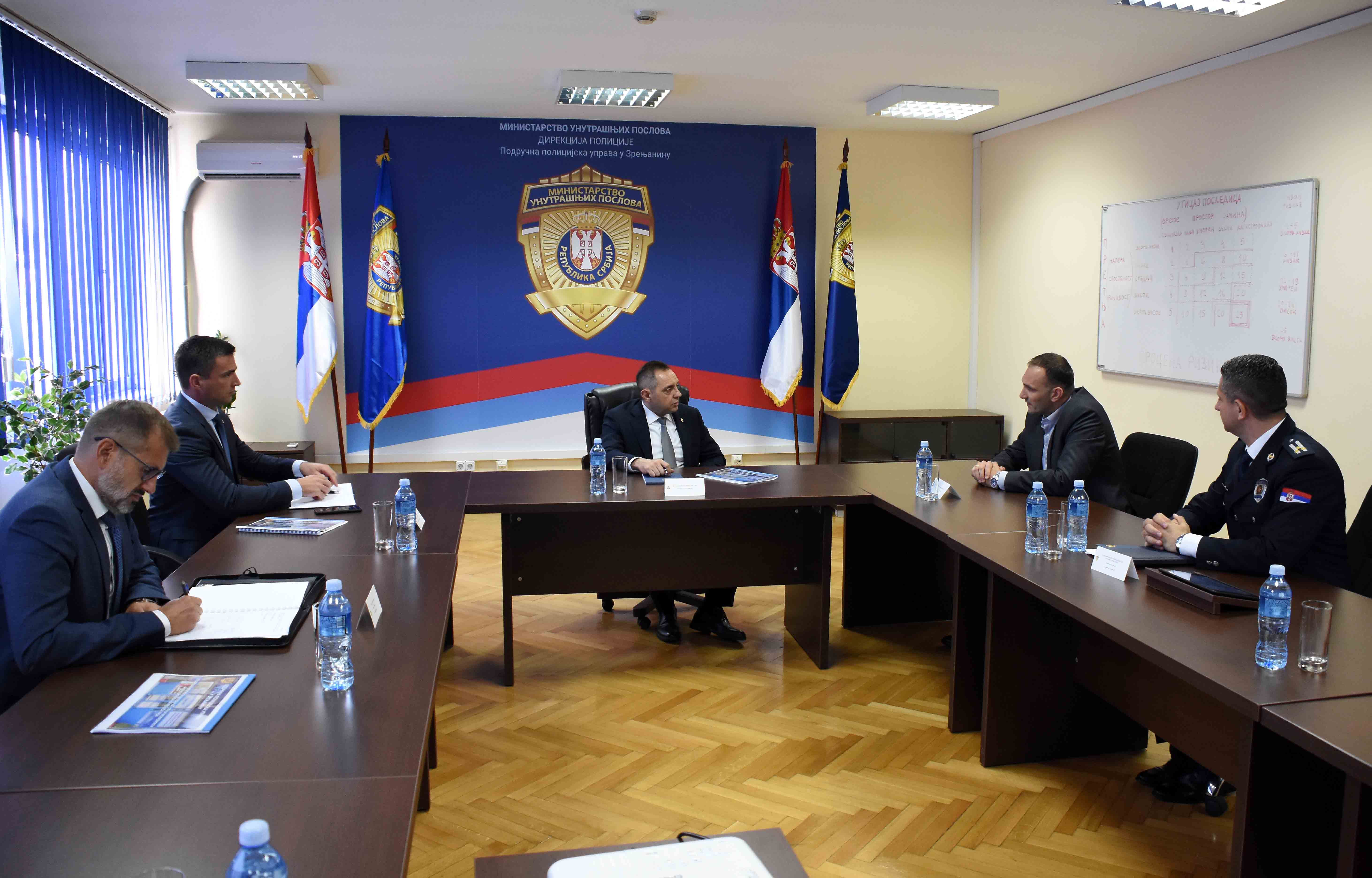 Министар Вулин: Безбедне и мирне улице циљ и полиције и локалне самоуправе