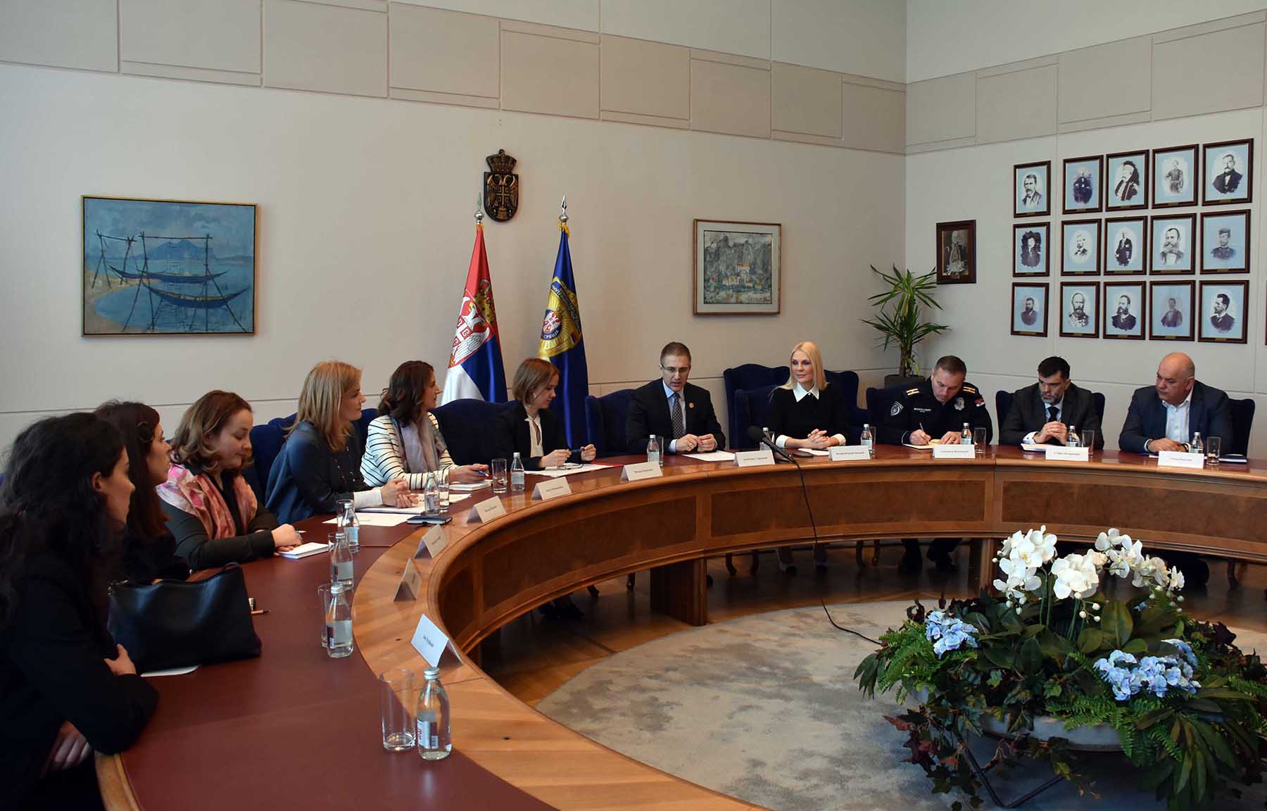 Ministar dr Stefanović sa predstavnicama „UN Women“, Ženske platforme za razvoj Srbije i Mreže žena u policiji