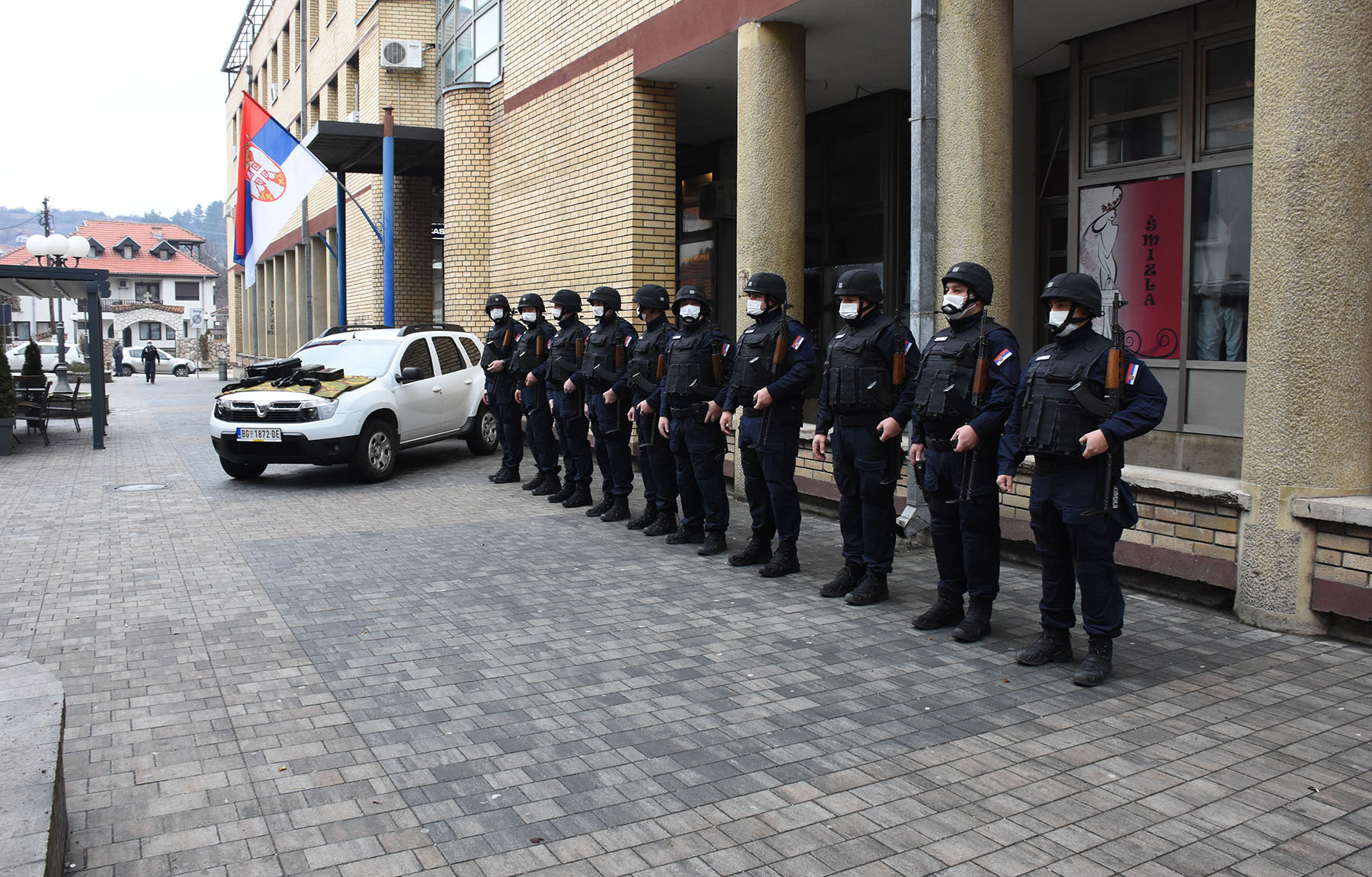 Ministar Vulin uručio vozila i opremu pripadnicima u Kopnenoj zoni bezbednosti