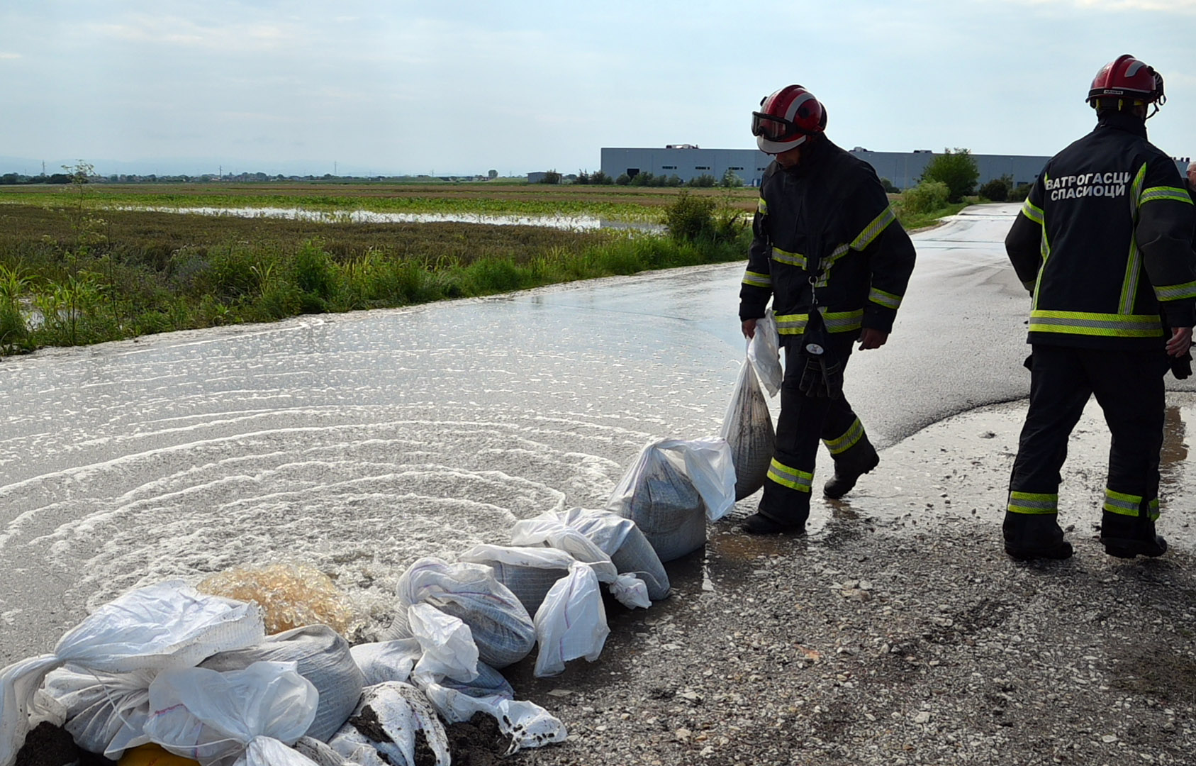 Министар Гашић обишао поплављену индустријску зону у Јагодини