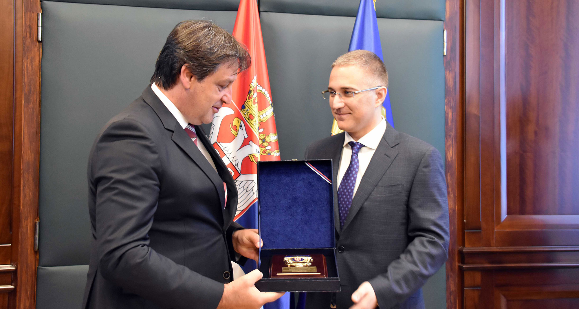 Stefanović uručio Plakete za izuzetnu saradnju i doprinos radu Ministarstva unutrašnjih poslova