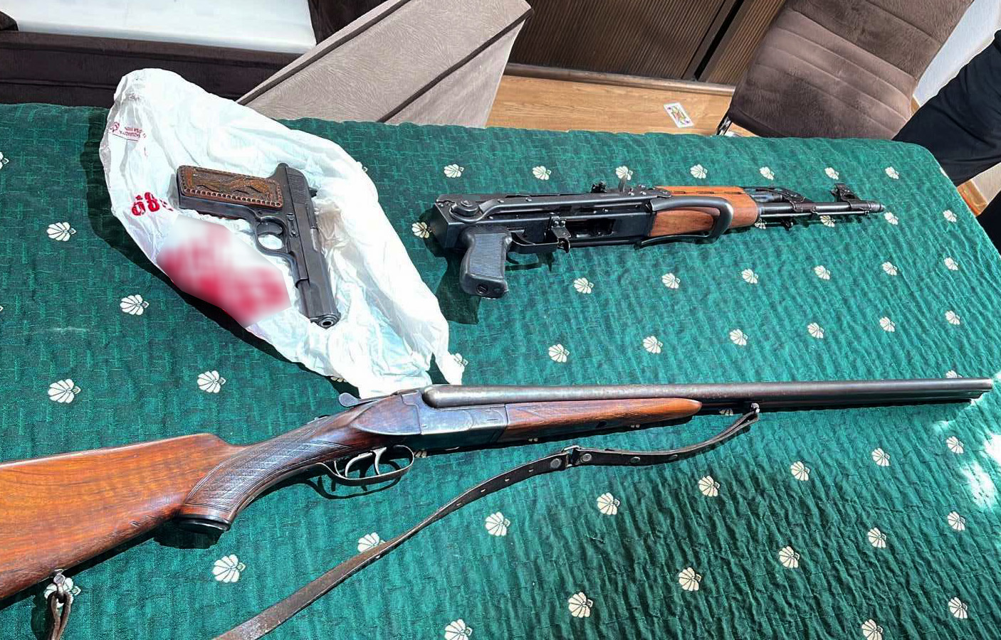 Pronađeni pištolј, automatska i dve lovačke puške