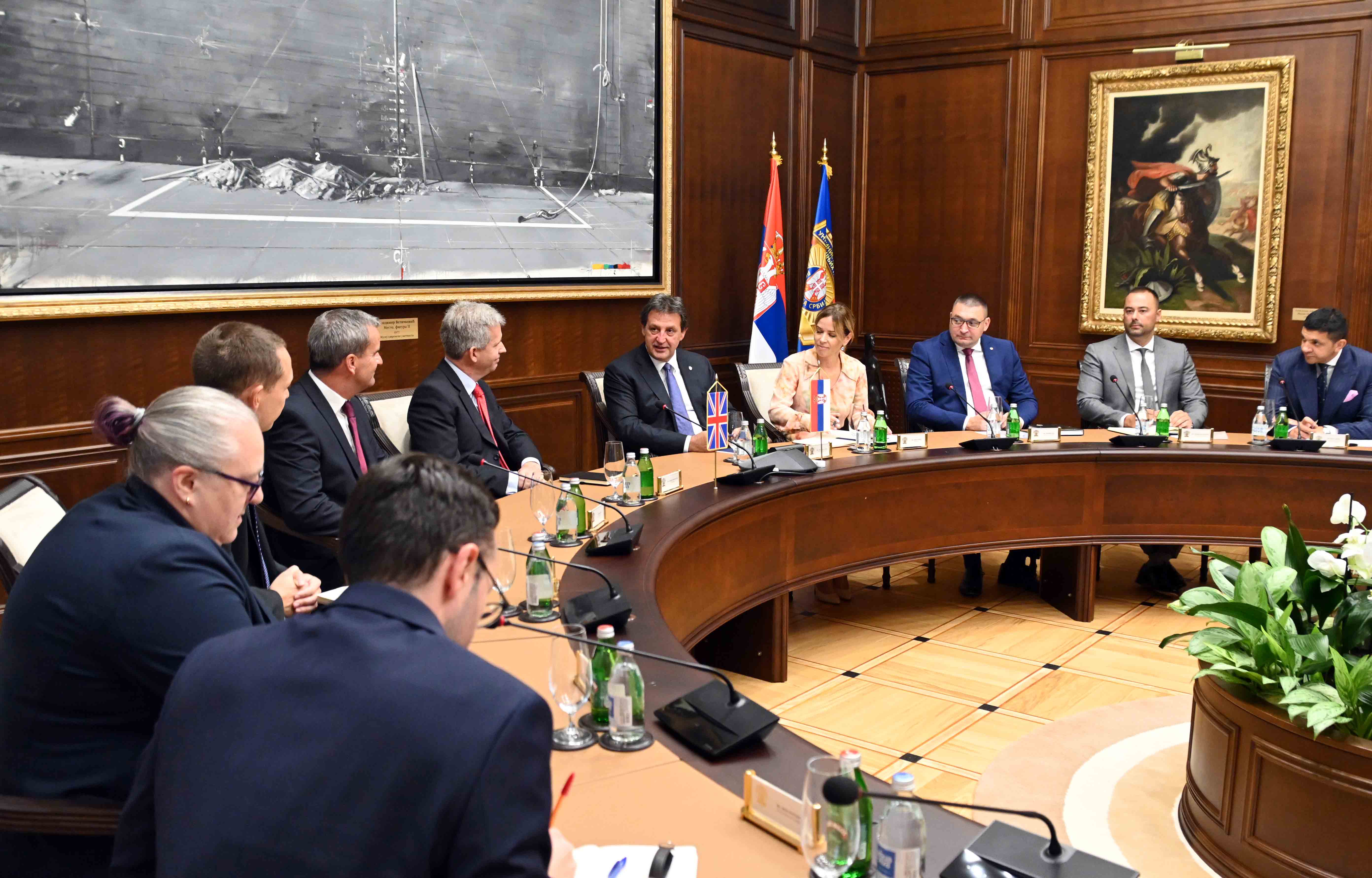 Министар Гашић се састао са новоименованим амбасадором Уједињеног Краљевства у Србији
