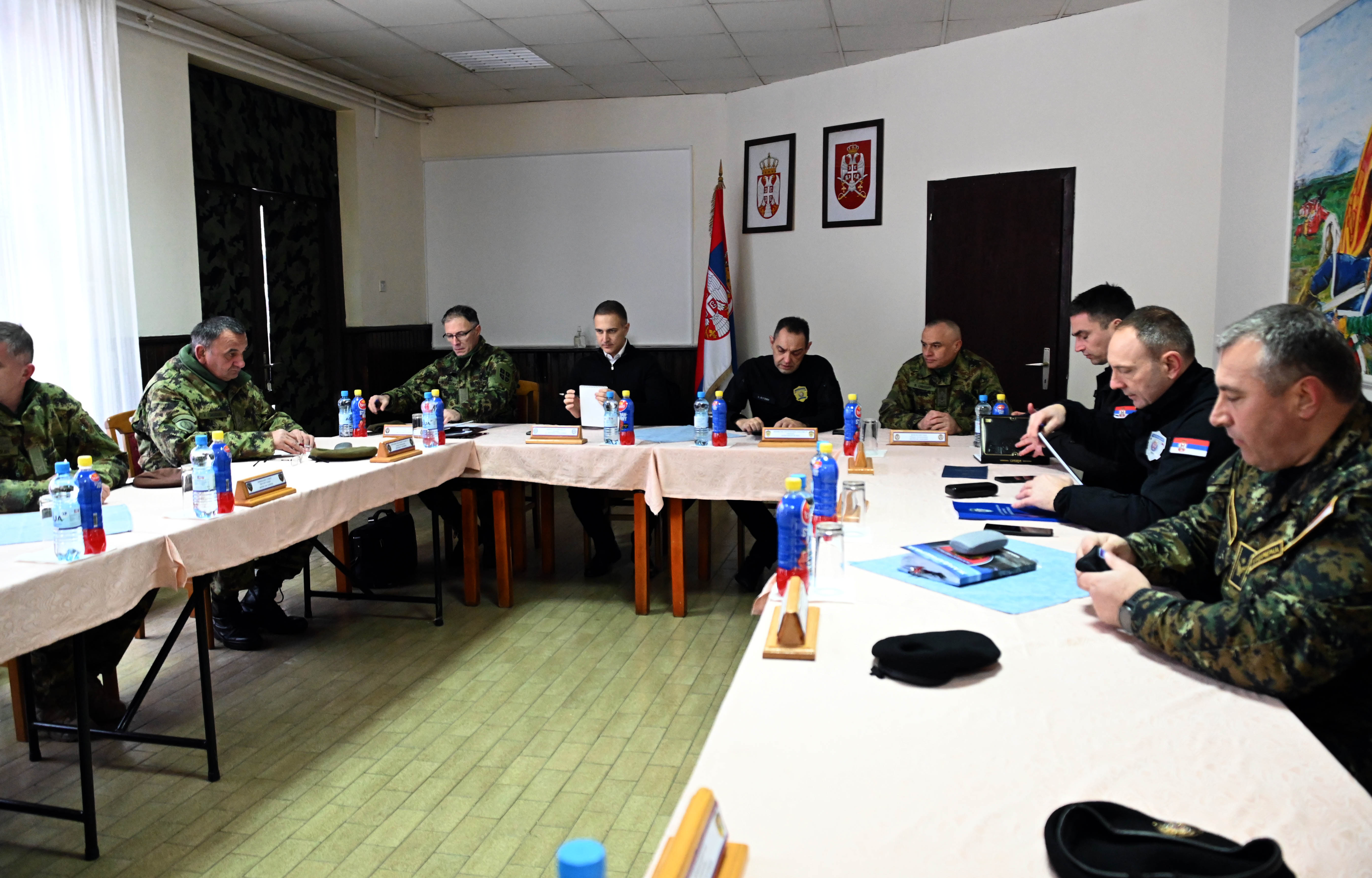 По наређењу врховног команданта полицијски и војни врх разматрали безбедносну ситуацију у KЗБ-у