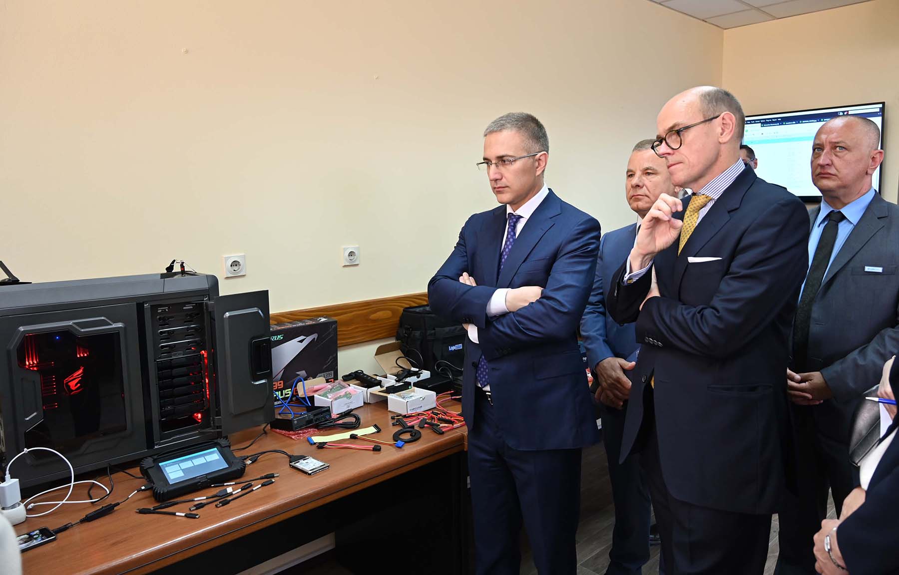 Ministar Stefanović zahvalio se norveškom ambasadoru Bjornstadu na donaciji Nacionalnom centru za kriminalističku forenziku