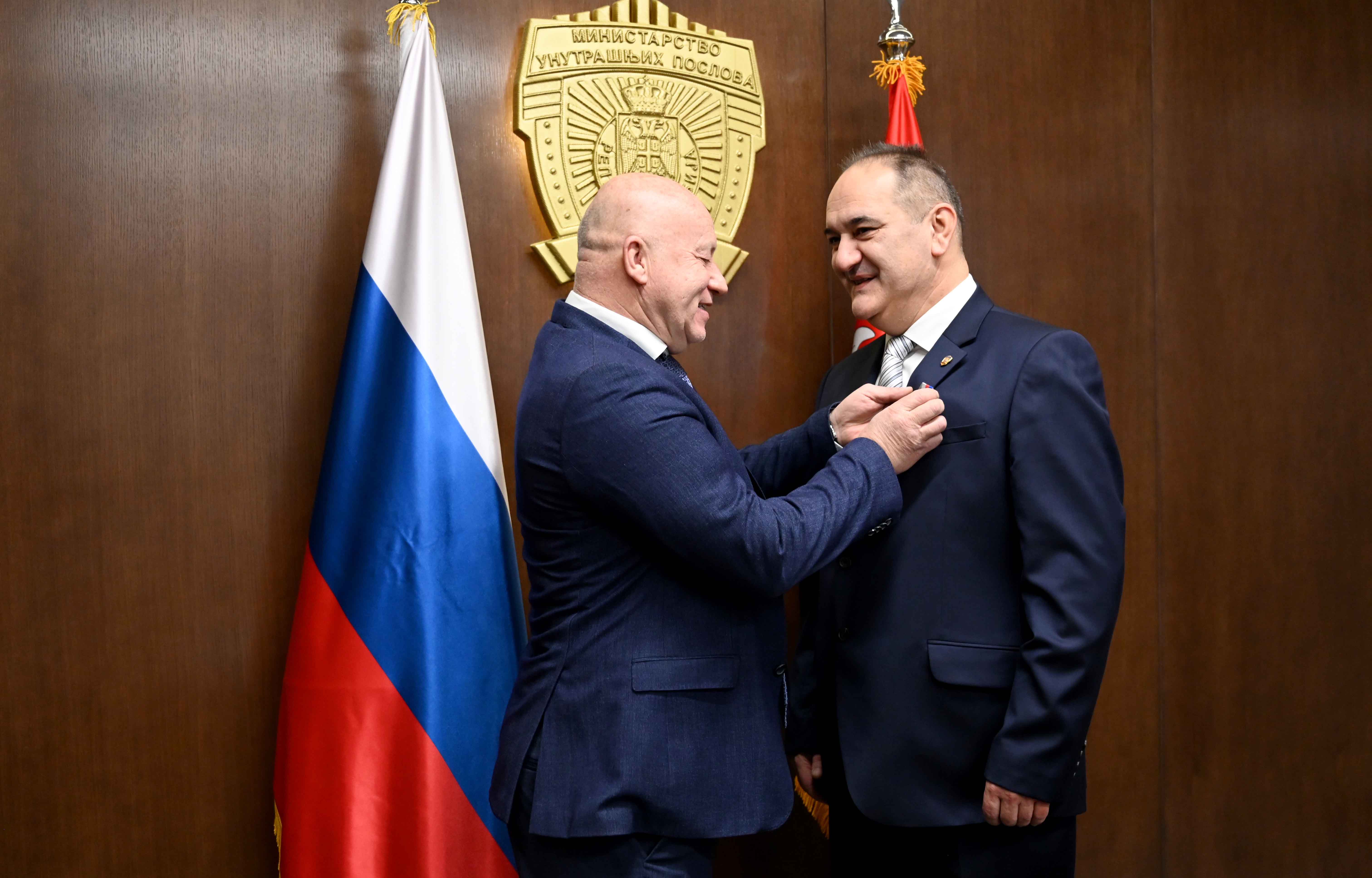 Државном секретару Министарства унутрашњих послова Бојану Јоцићу данас је уручена медаља руске државне корпорације „Ростех“