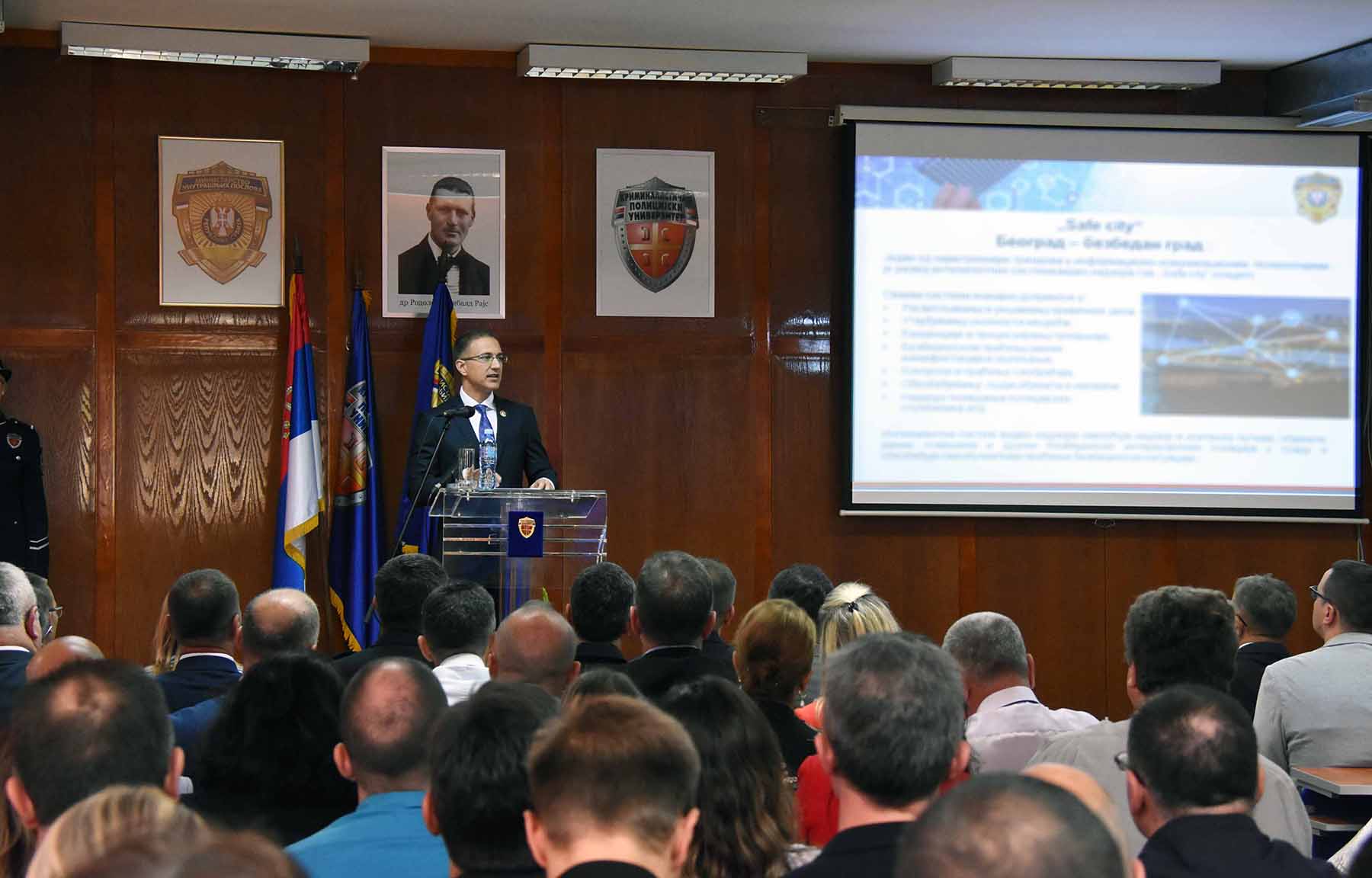 Stefanović: Ministarstvo unutrašnjih poslova vodeća institucija u primeni i uvođenju novih savremenih tehnologija
