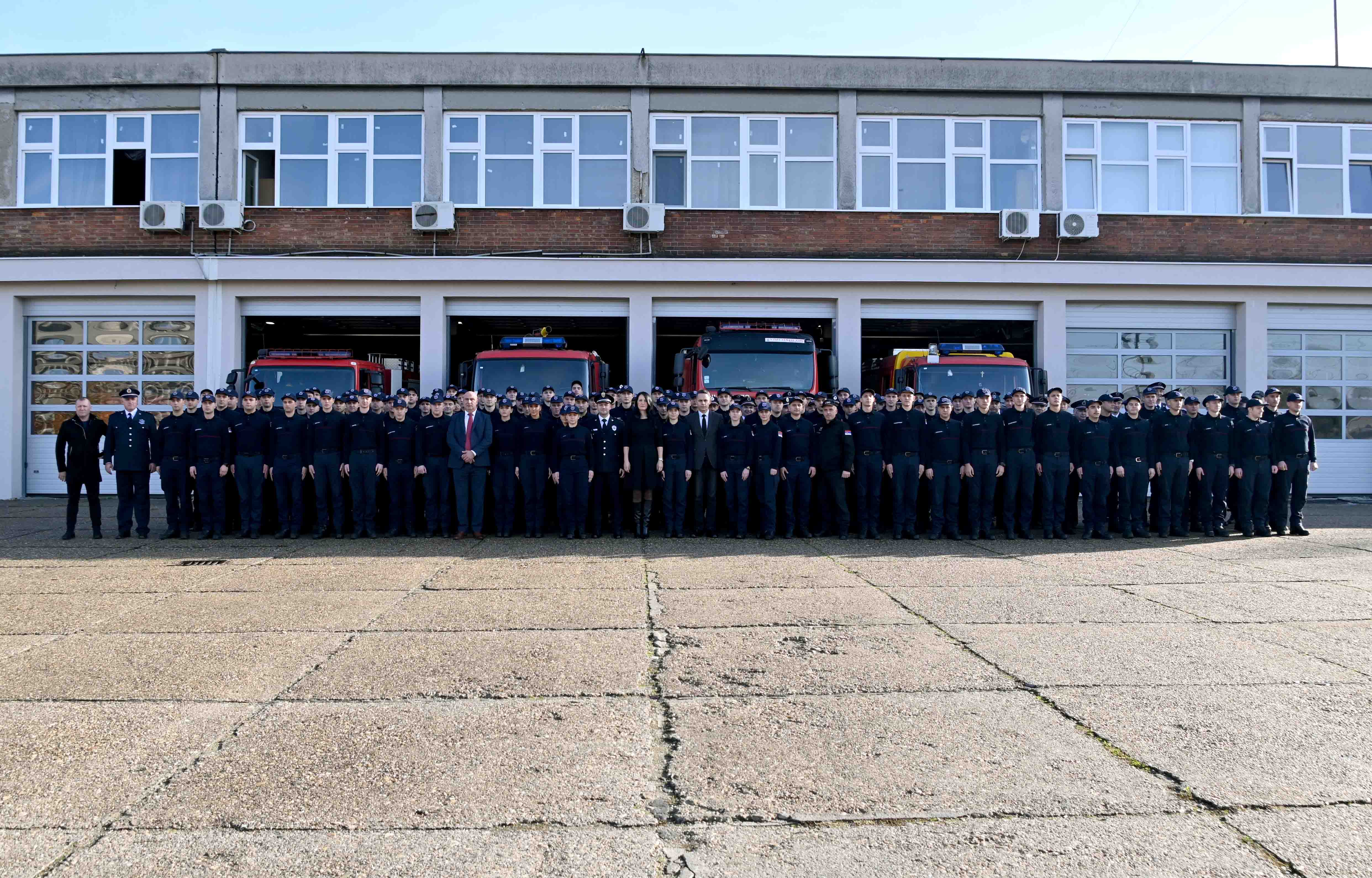 Sektor za vanredne situacije Ministarstva unutrašnjih poslova od danas je osnažen sa 108 novih vatrogasaca-spasilaca