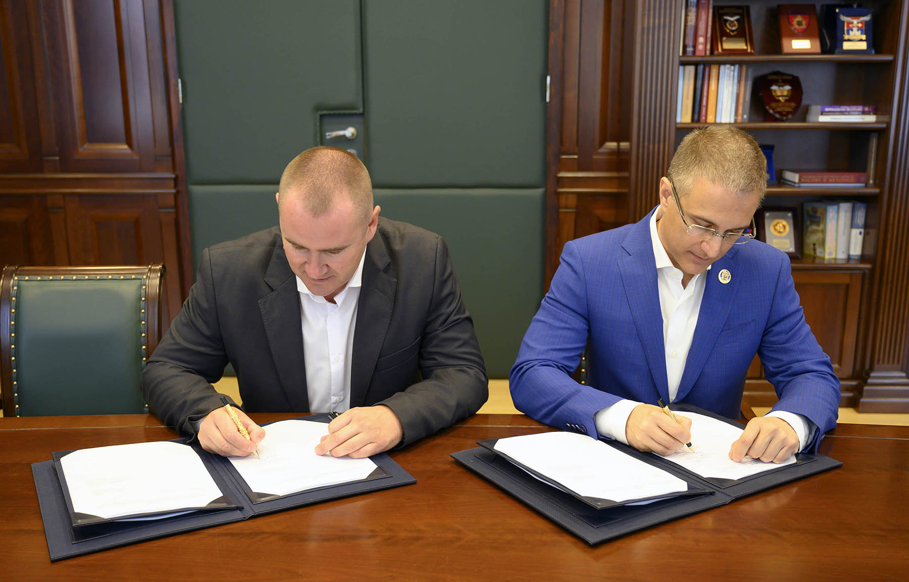 Stefanović i Lukić potpisali Poseban kolektivni ugovor za policijske službenike