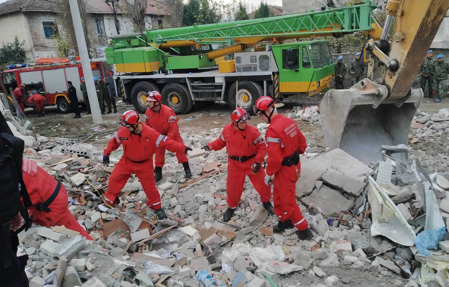 Srpski vatrogasci-spasioci angažovani na pretrazi terena i spasavanju ugroženog stanovništva u Albaniji