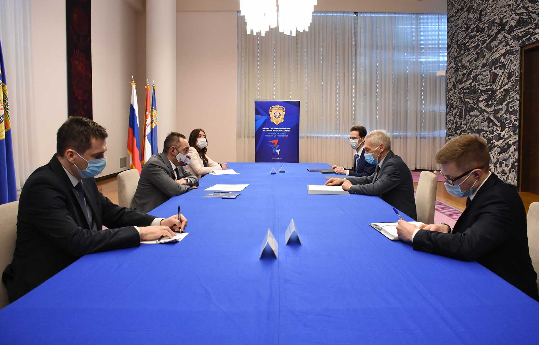 Ministar Vulin razgovarao sa ambasadorom Bocan-Harčenkom o daljem nastavku saradnje dveju zemalja