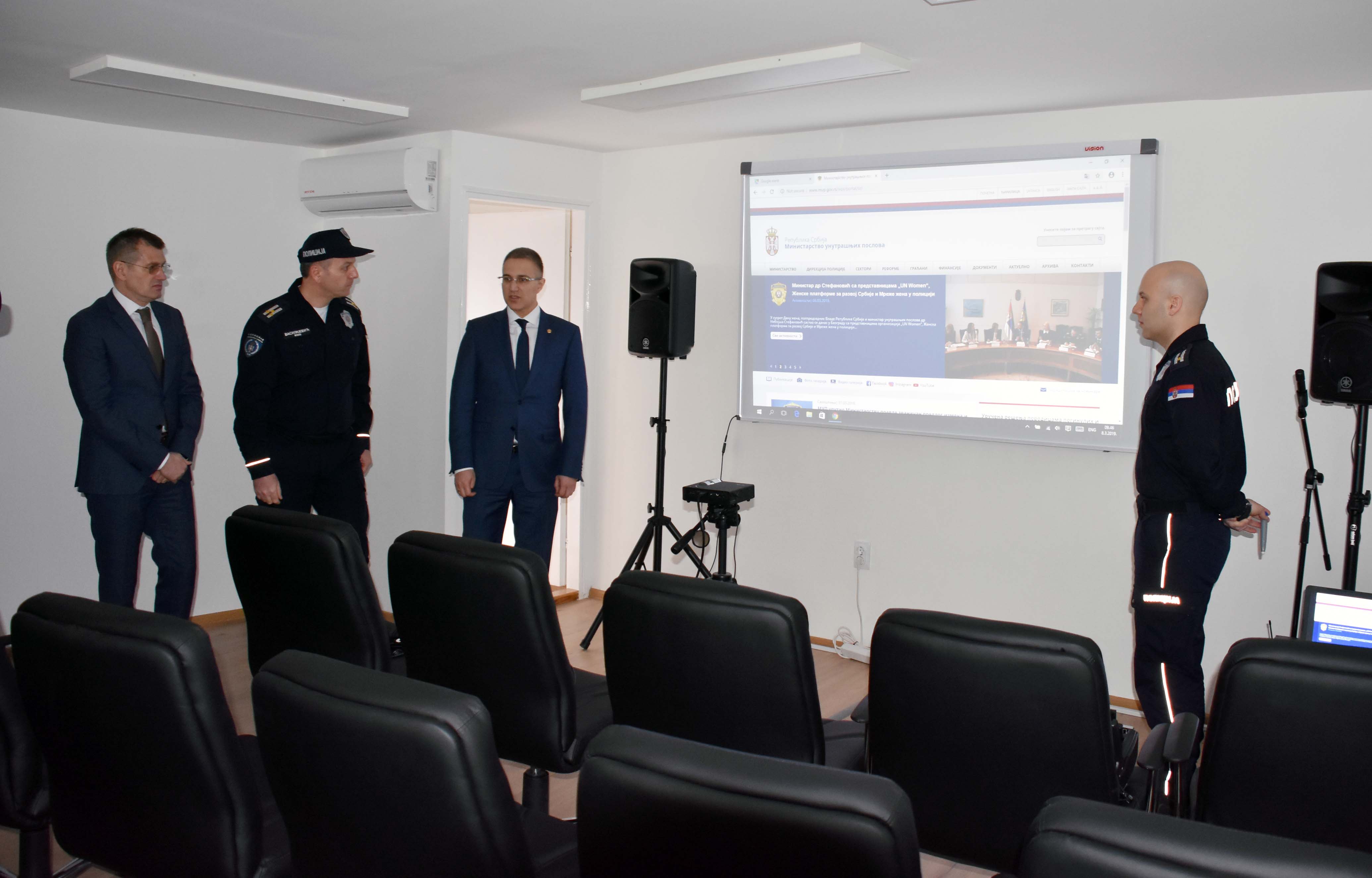 Ministar Stefanović otvorioprvi Informativni centar Ministarstva unutrašnjih poslova