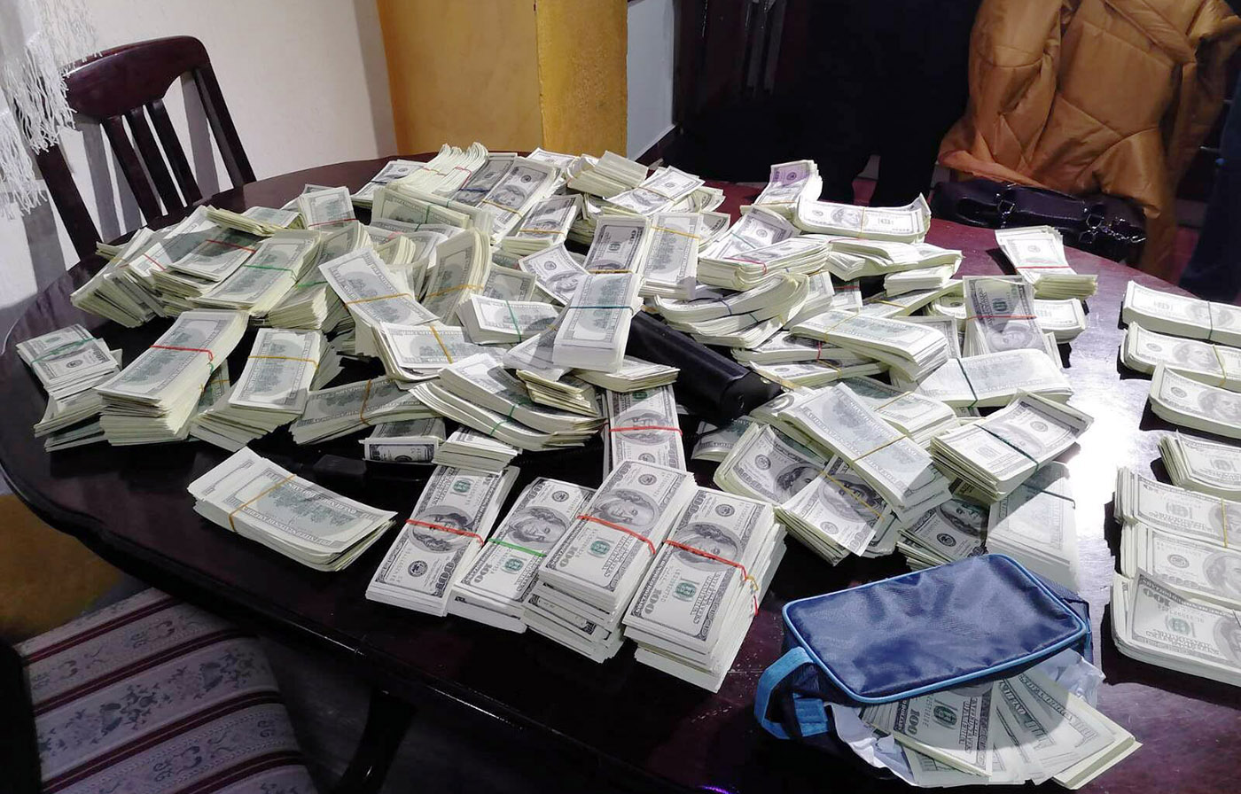 Ухапшени осумњичени за фалсификовање новца у вредности од 2.056.400 америчких долара