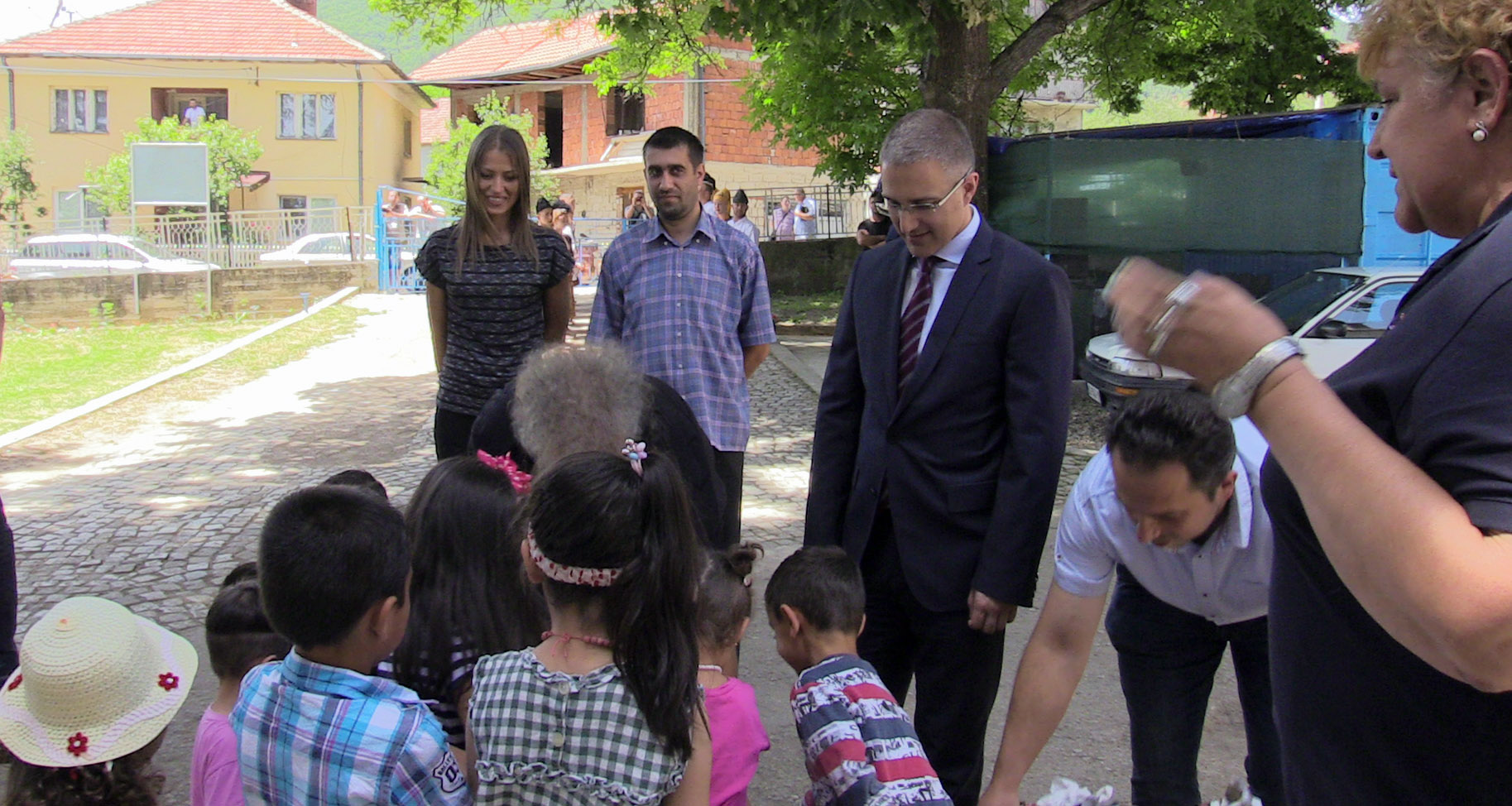 Ministar stefanović obišao migrantski centar u Bosilegradu