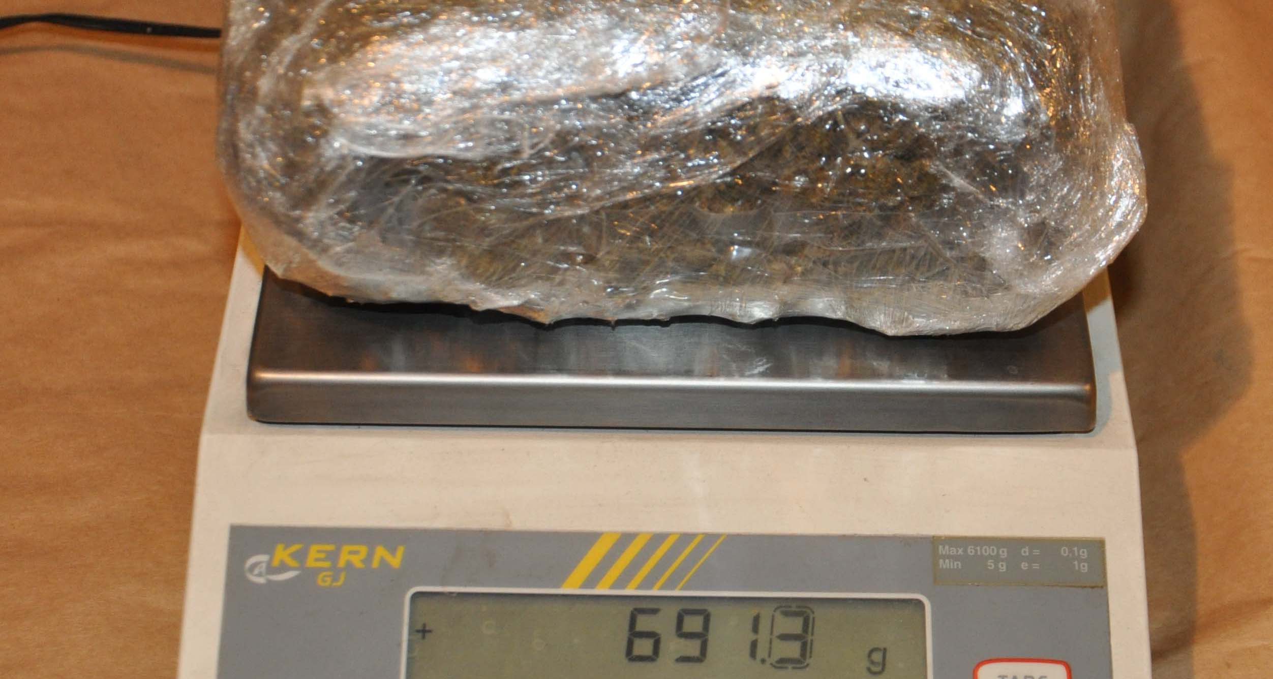 Zaplenjeno više od 35 kilograma marihuane, uhapšene dve osobe