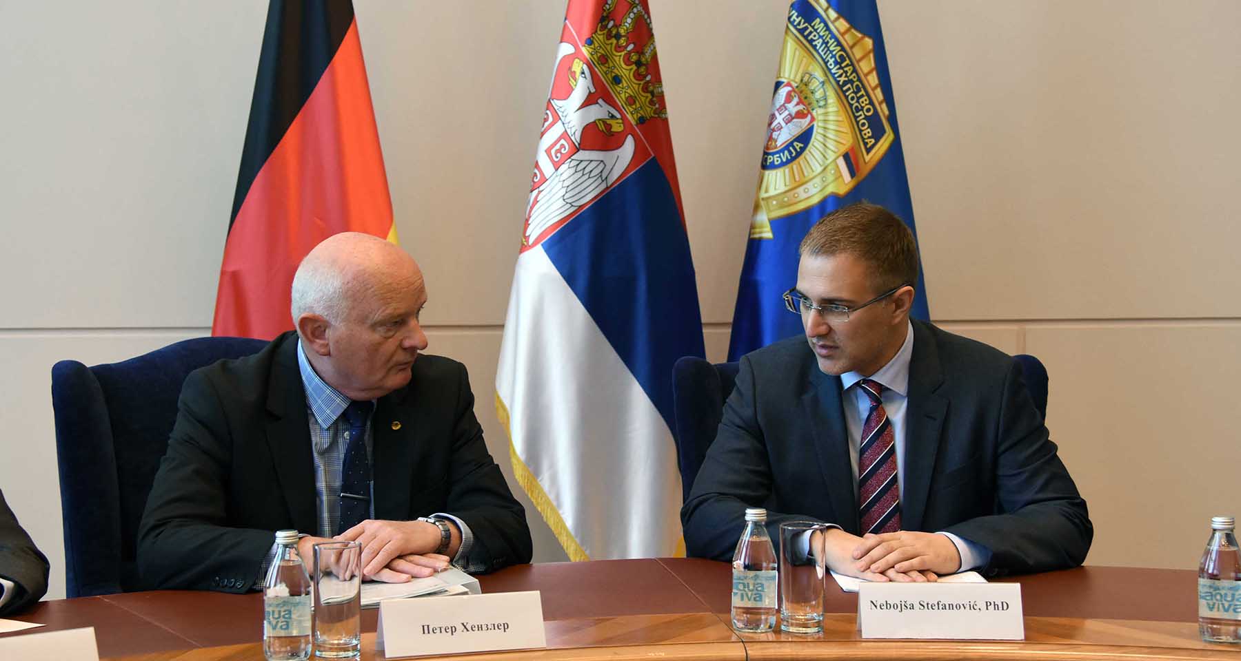 Стефановић и Хензлер сагласни да је српска полиција поуздан партнер у сузбијању свих видова криминала