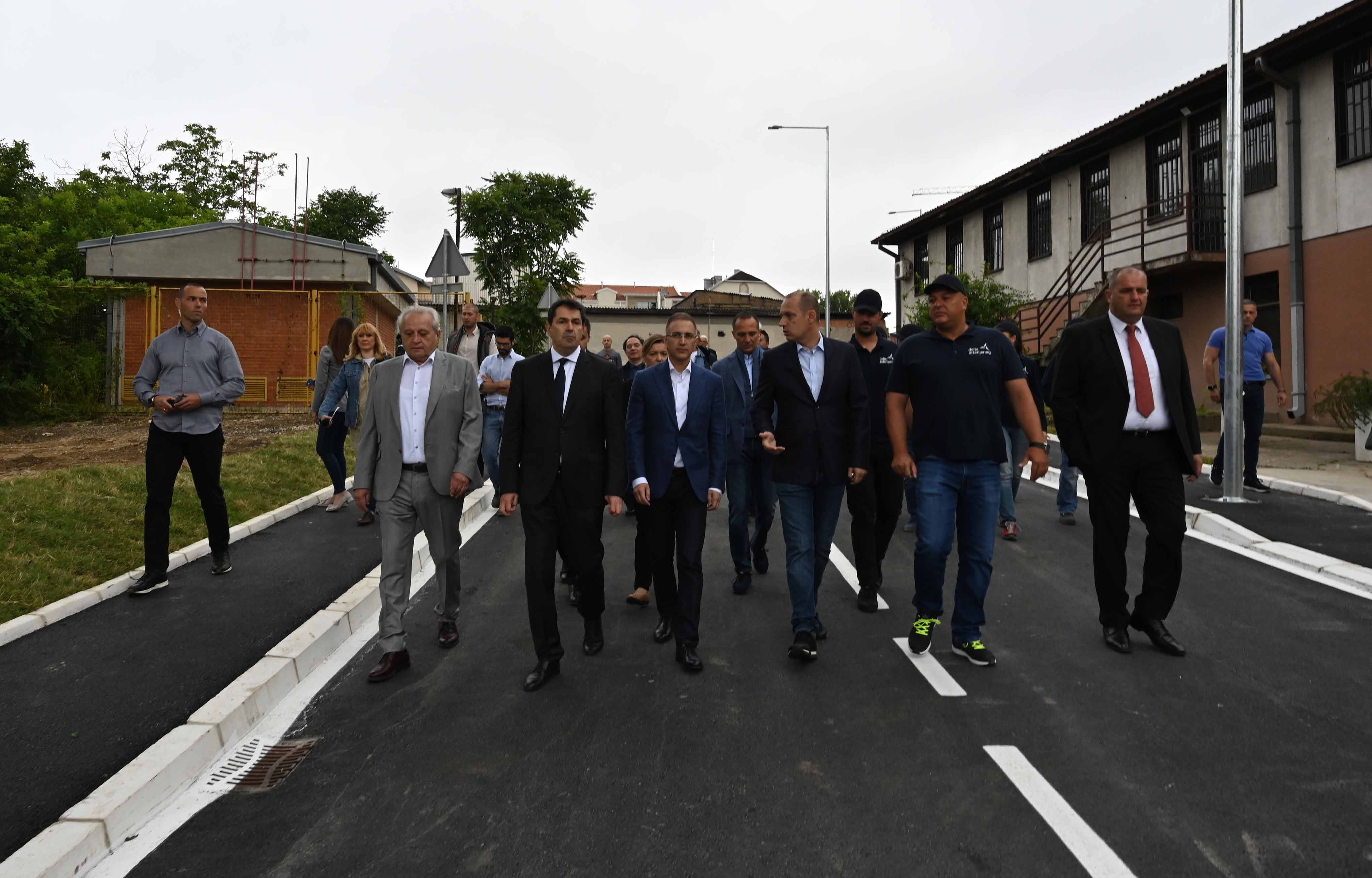 Stefanović obišao novoizgrađenu saobraćajnicu kod Kliničkog centra