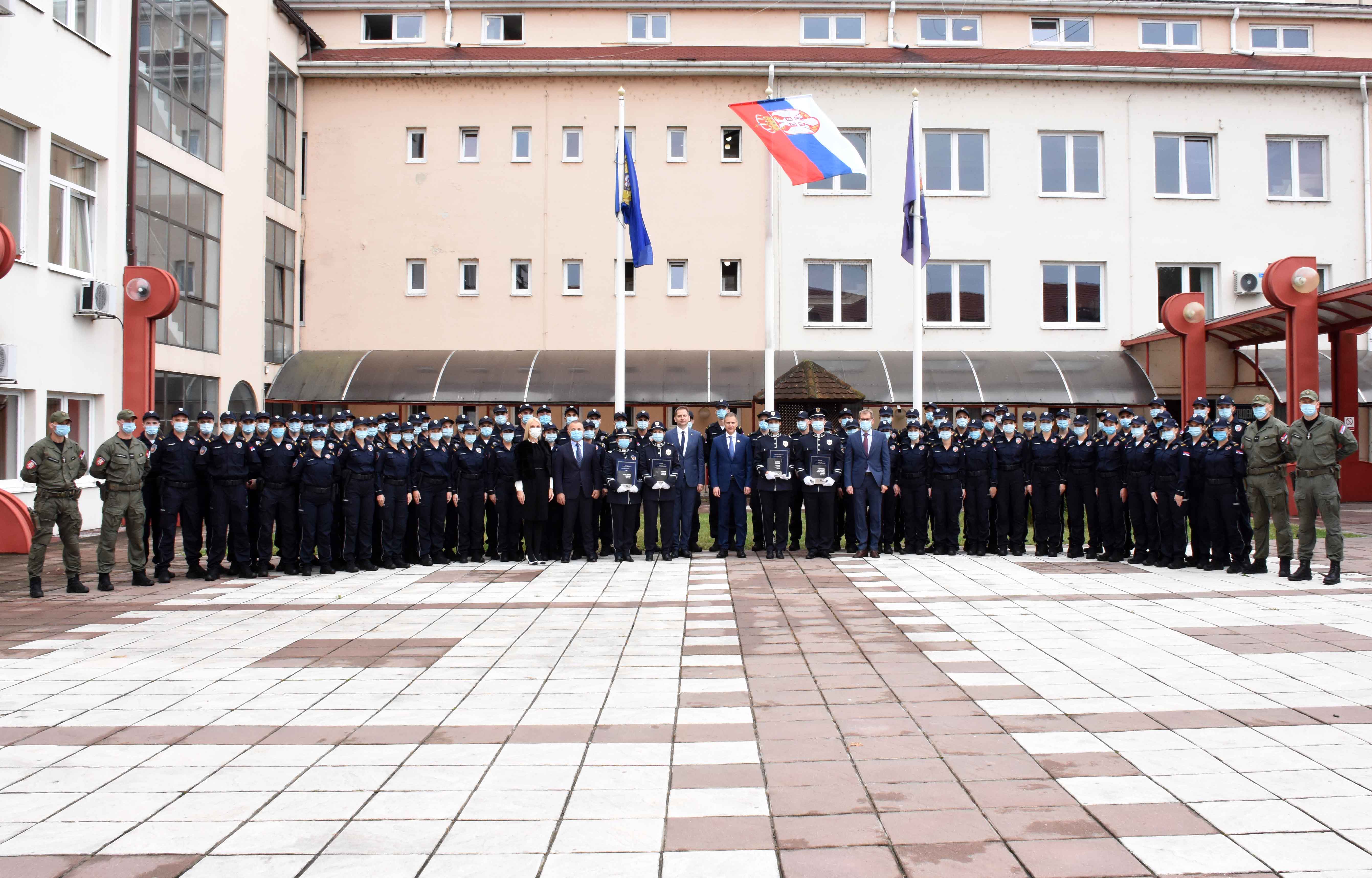  Министар Стефановић са новом генерацијом студената Криминалистичко-полицијског универзитета