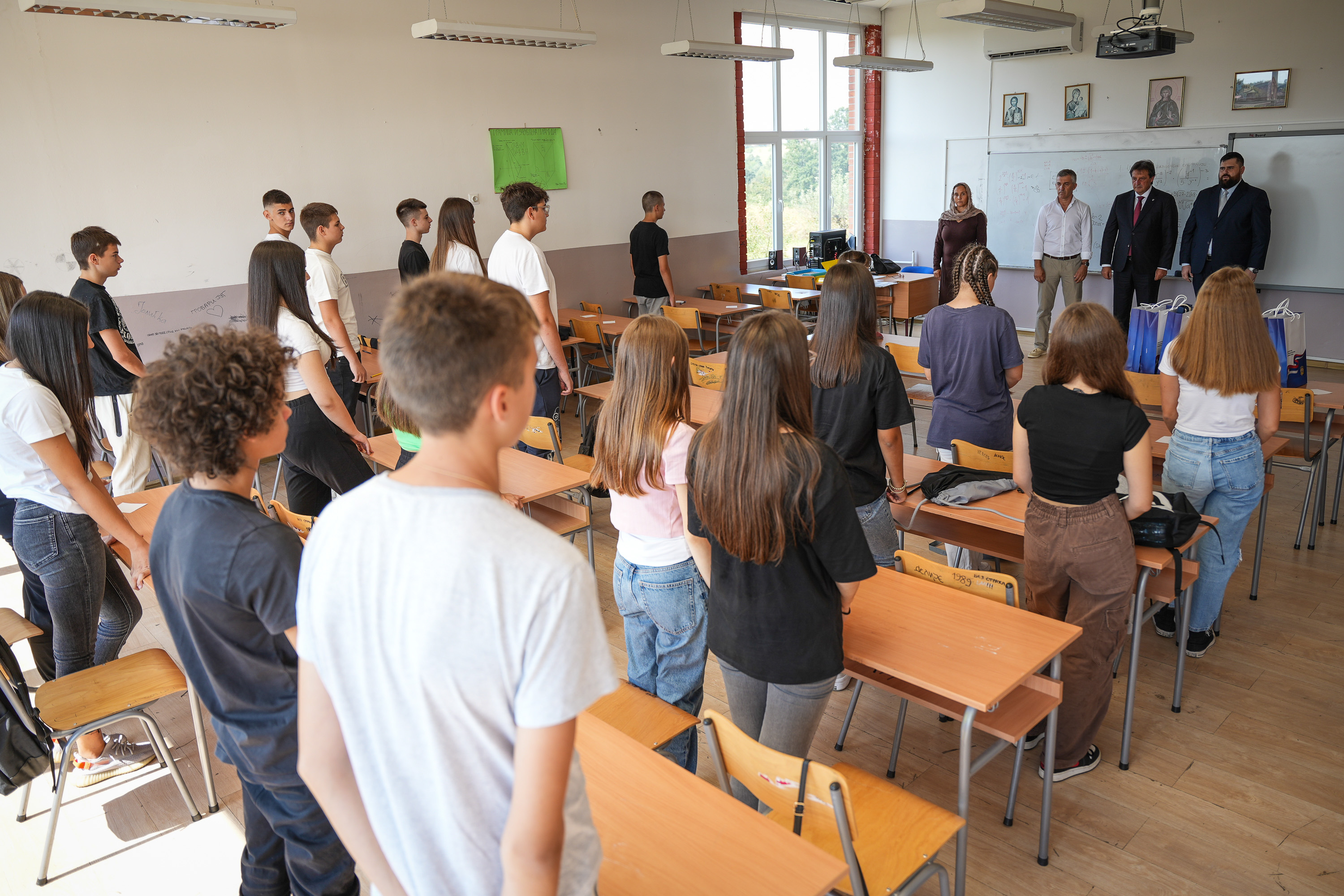 Министар Гашић пожелео ученицима срећан и безбедан почетак школске године