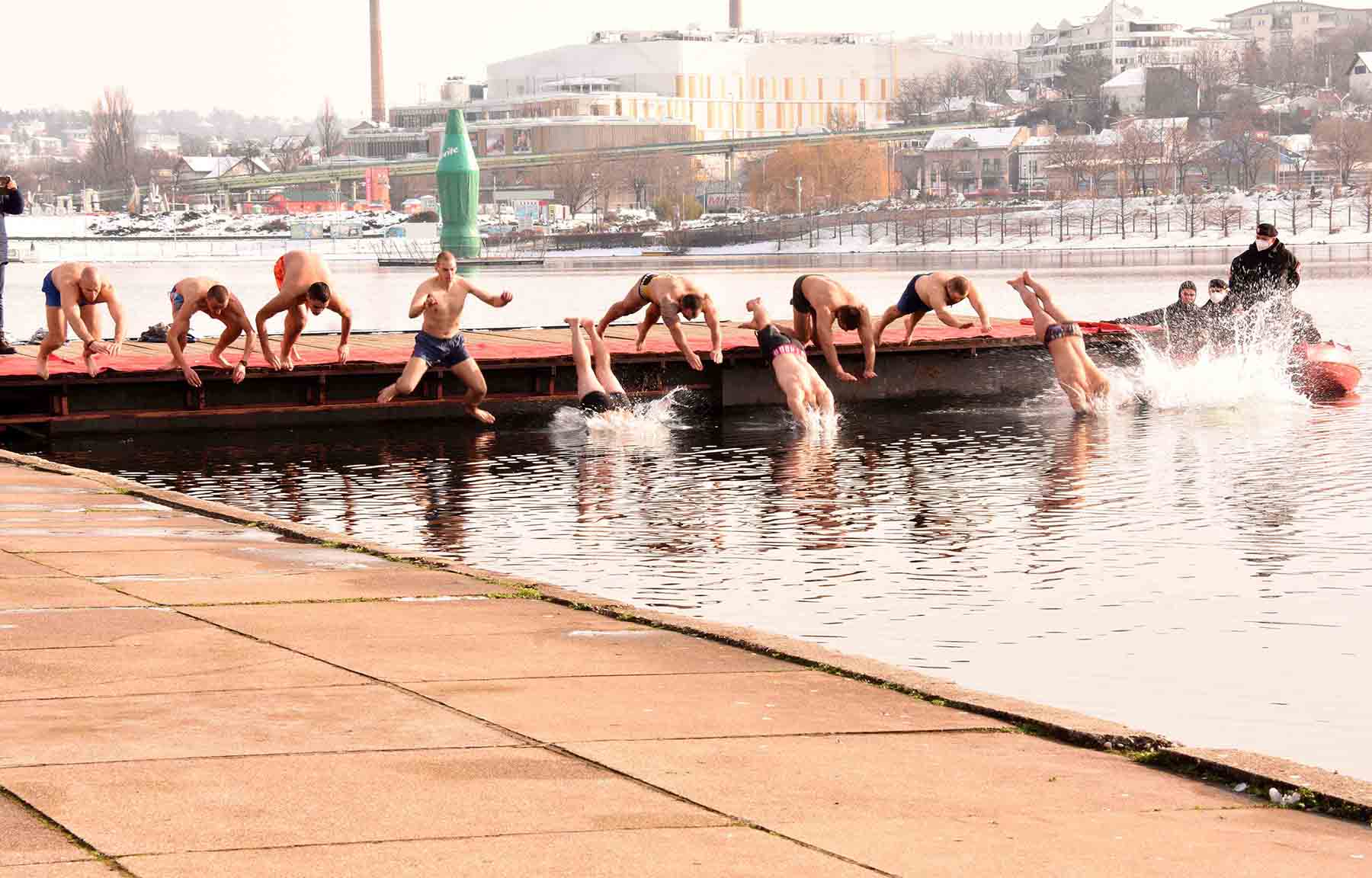 У пливању за Часни крст на Ади Циганлији учествовало шест припадника Жандармерије