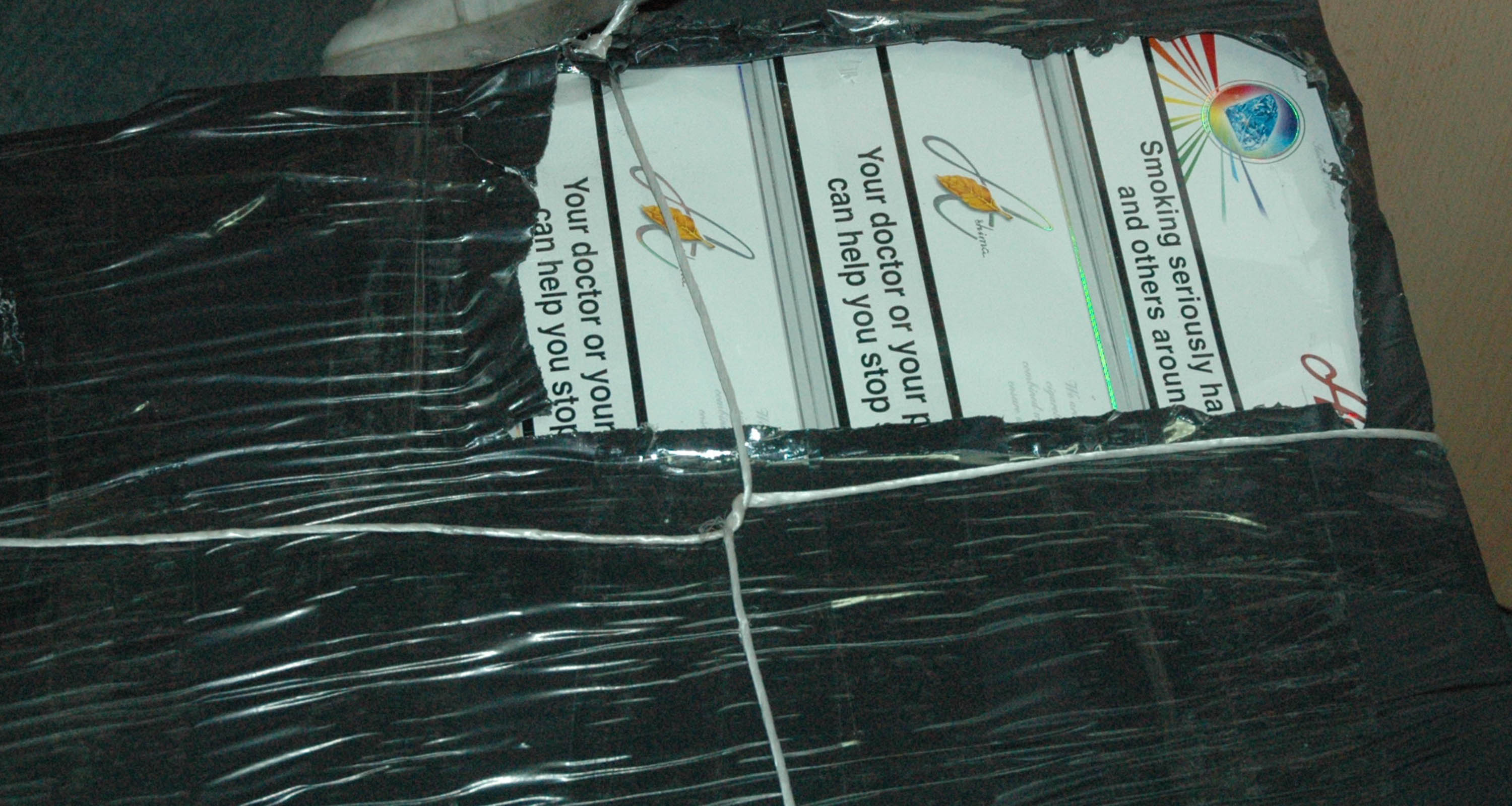 Zaplenjeno 11.000 paklica cigareta bez akciznih markica