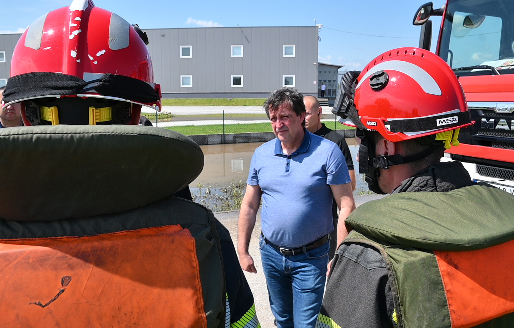 Министар Гашић обишао поплављену индустријску зону у Јагодини
