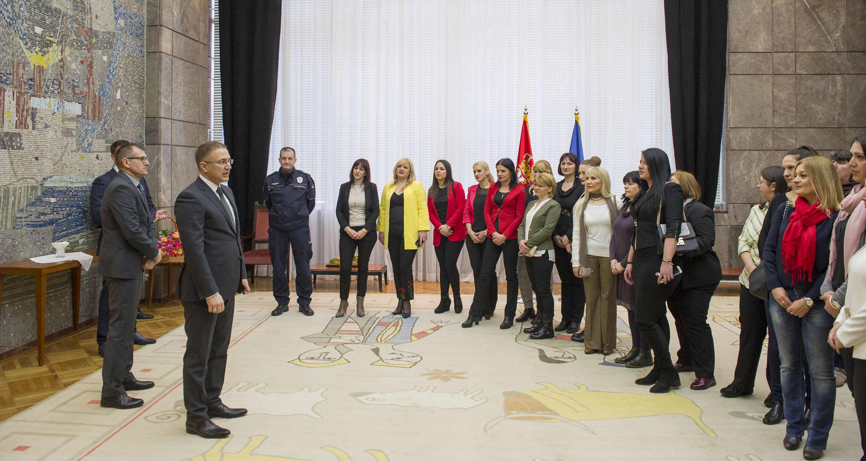 Ministar Stefanović čestitao praznik svim damama u Srbiji