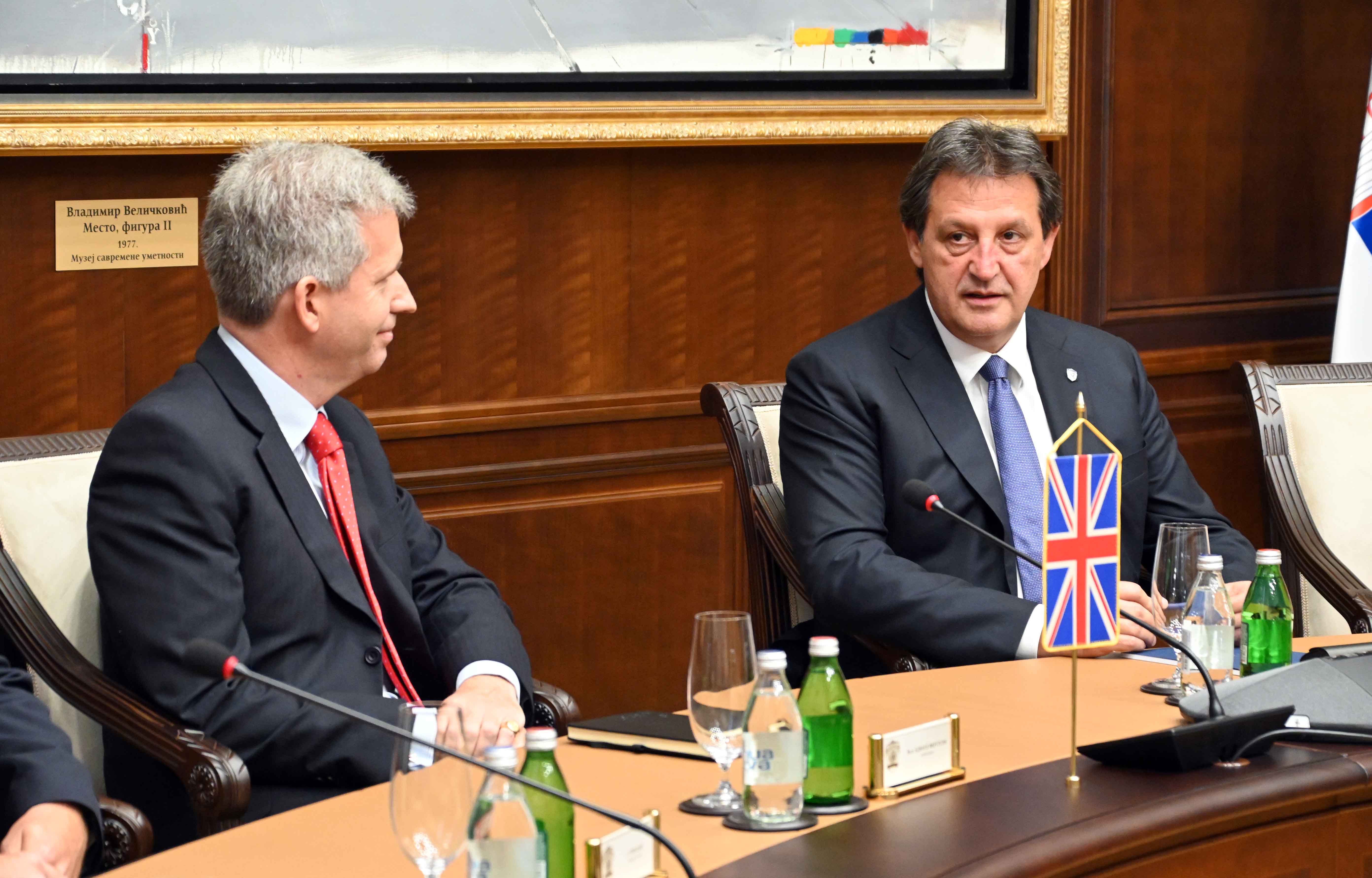 Министар Гашић се састао са новоименованим амбасадором Уједињеног Краљевства у Србији
