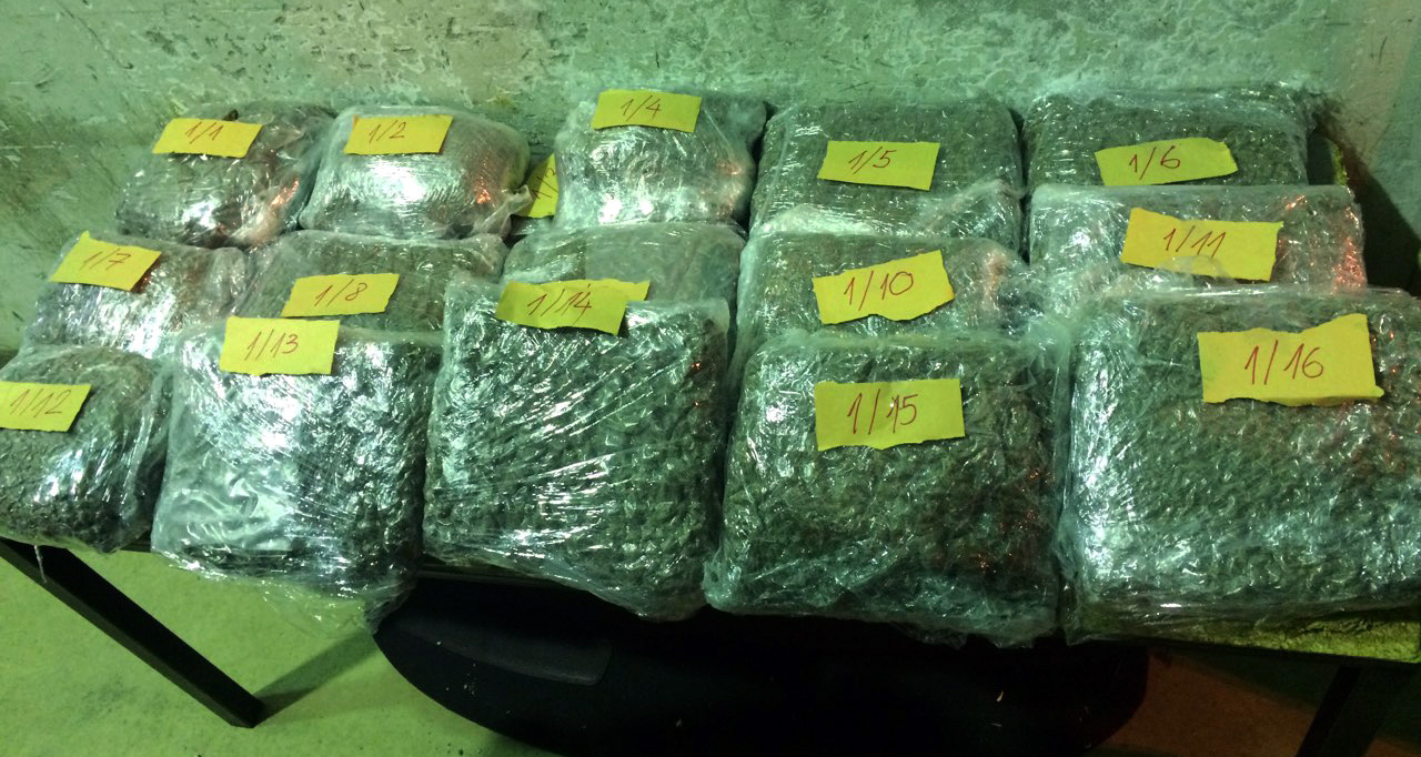 Полиција на ГП Келебија, у аутомобилу осумњичених, пронашла 15,9 килограма марихуане и 106 грама сканка
